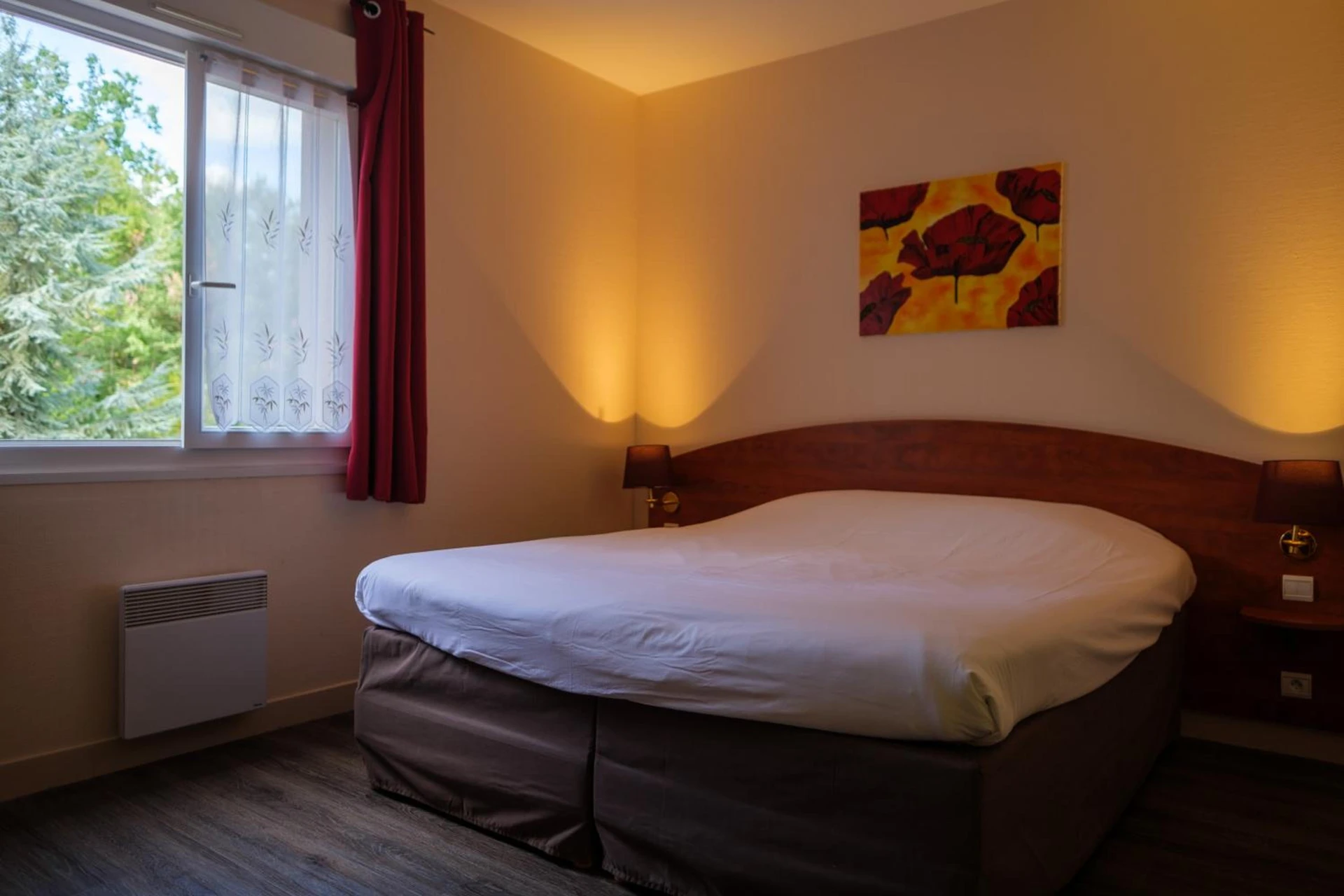 Chambre disponible pour un séminaire d'entreprise à Logis Hôtel - Restaurant Le Tulipier - Vienne-le-Château