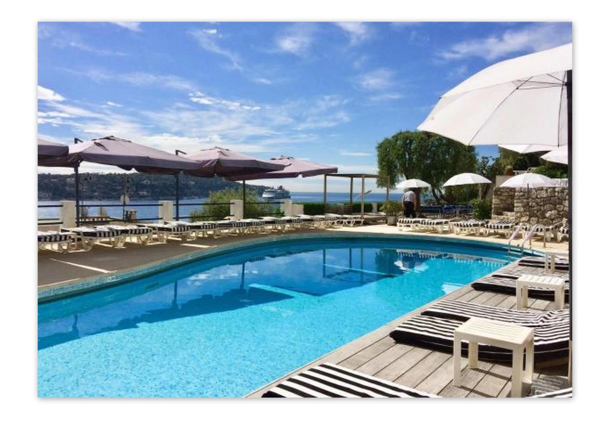 Organiser un séminaire d'entreprise : Hôtel Le Versailles à villefranche-sur-mer