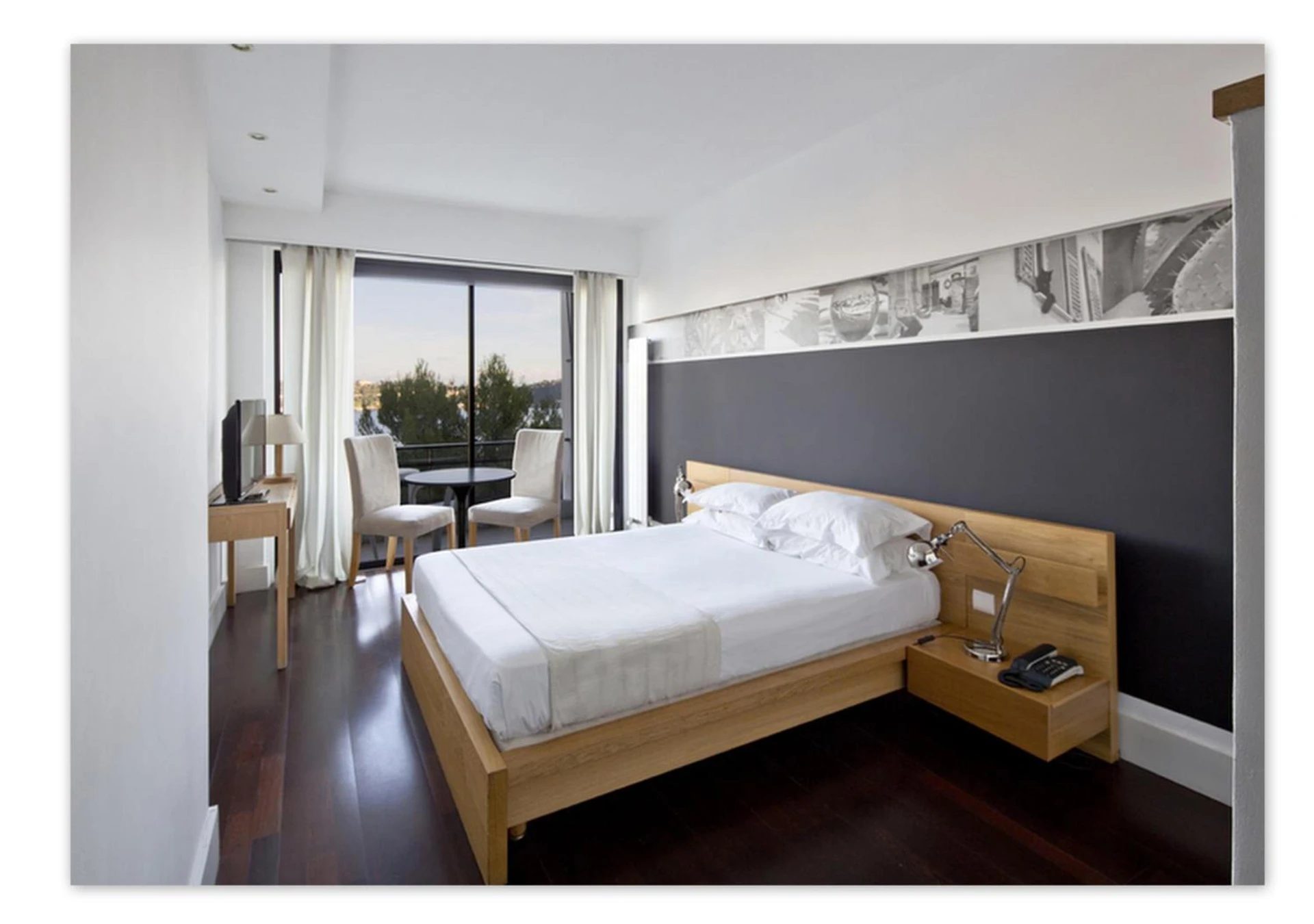 Chambre disponible pour un séminaire d'entreprise à Hôtel Le Versailles - Villefranche-sur-Mer