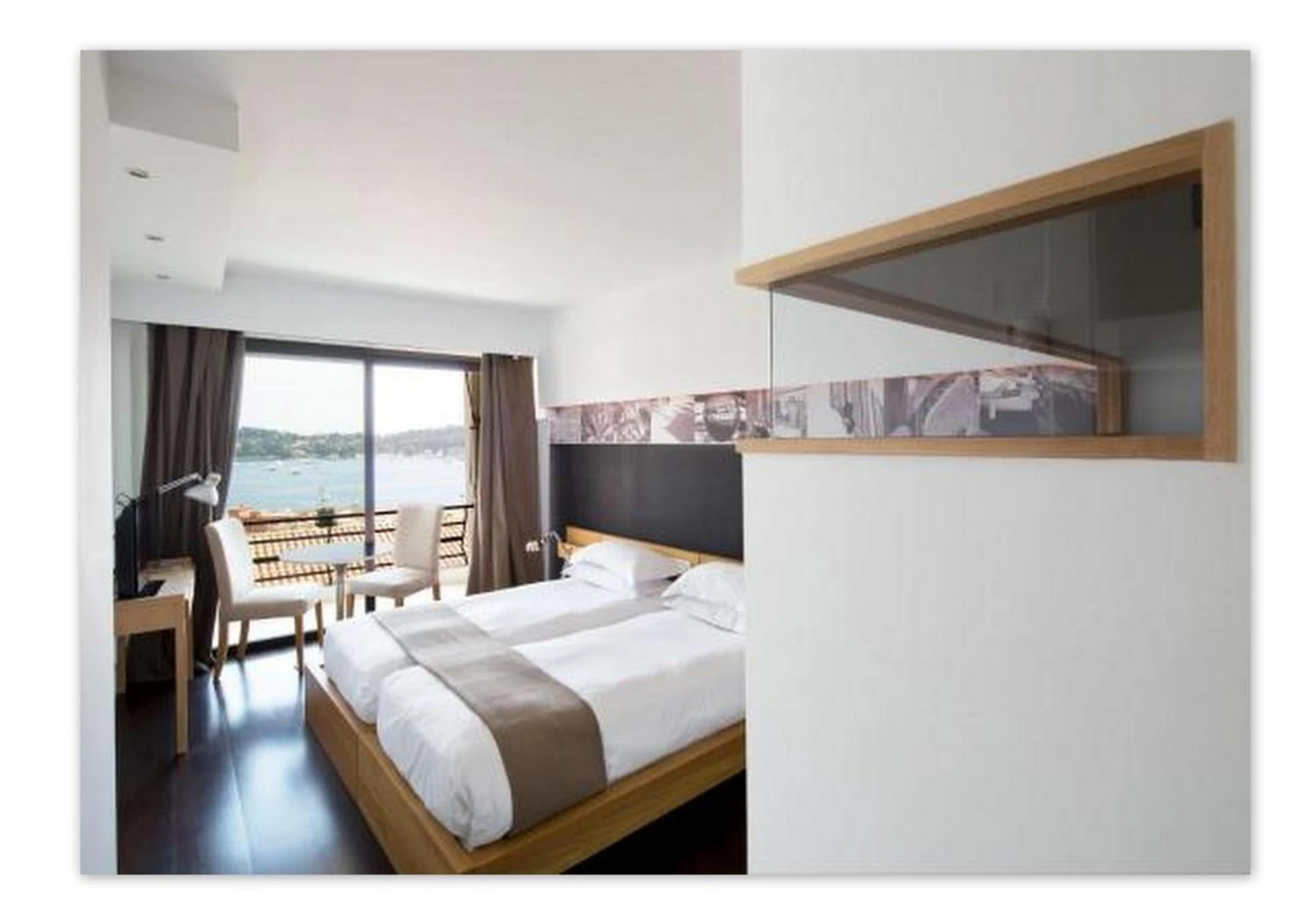 Chambre disponible pour un séminaire d'entreprise à Hôtel Le Versailles - Villefranche-sur-Mer