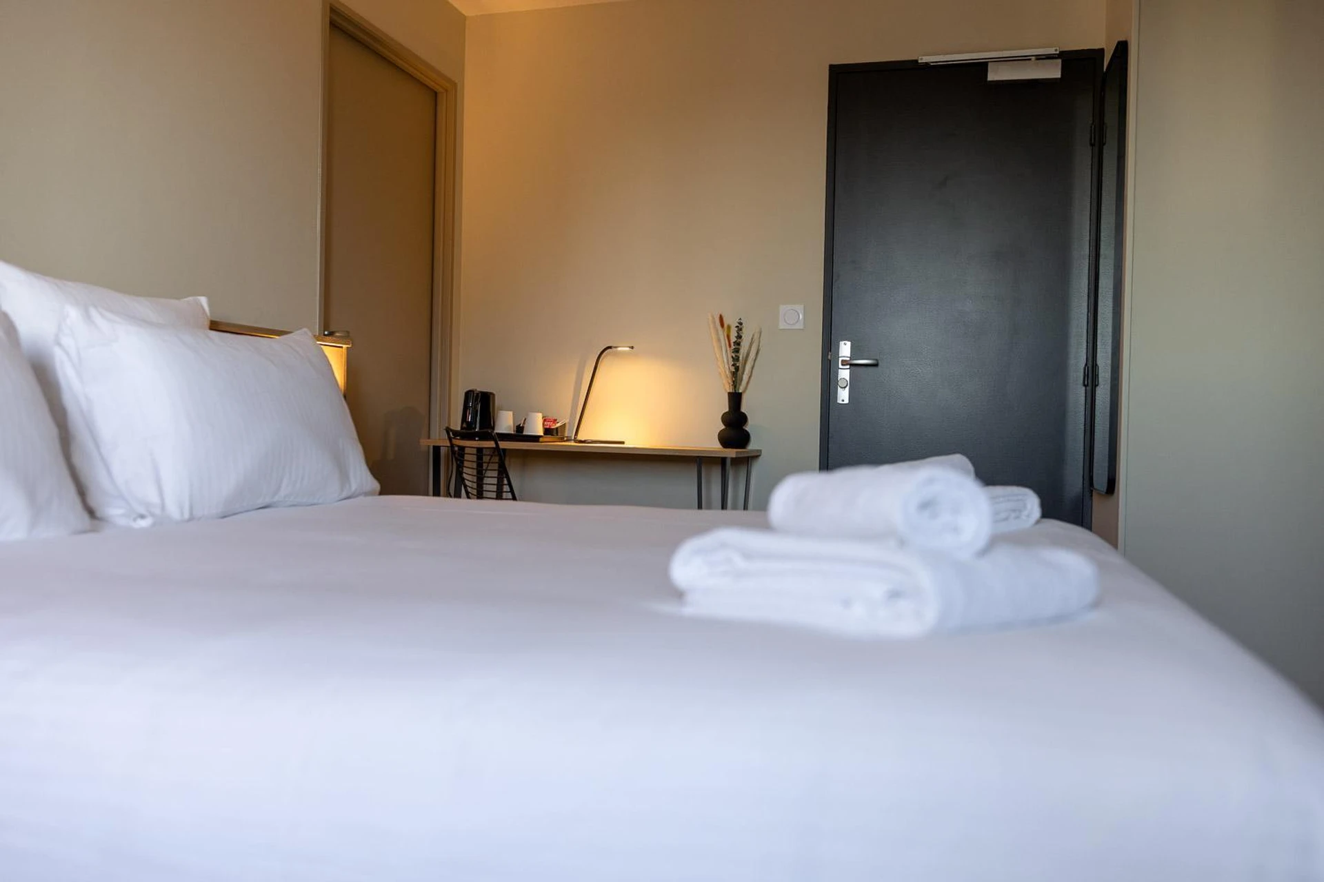 Magnifique chambre pour un séminaire d'entreprise à Logis Hôtel & Restaurant Le Vert Bocage - Franqueville-Saint-Pierre
