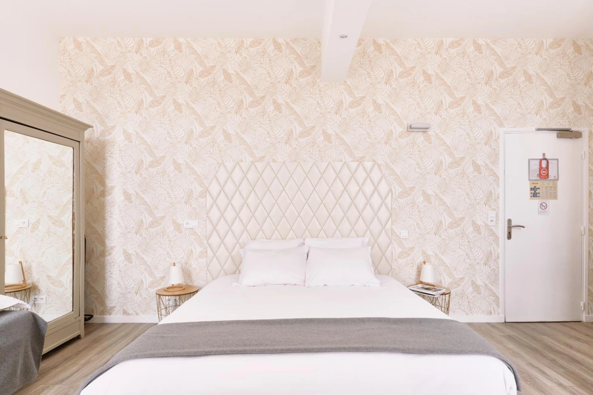Chambre disponible pour un séminaire d'entreprise à Hotel Lemon - Menton