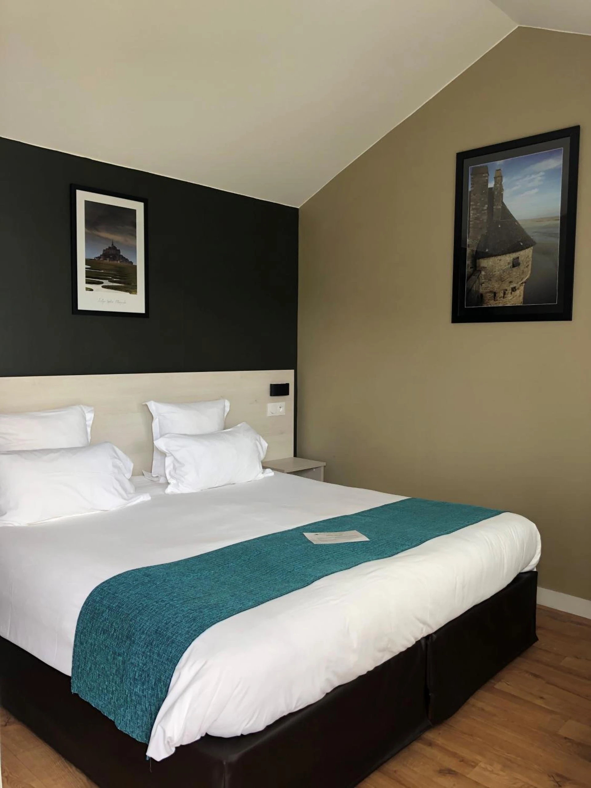 Chambre disponible pour un séminaire d'entreprise à Hôtel les 13 Assiettes - Le Val-Saint-Père