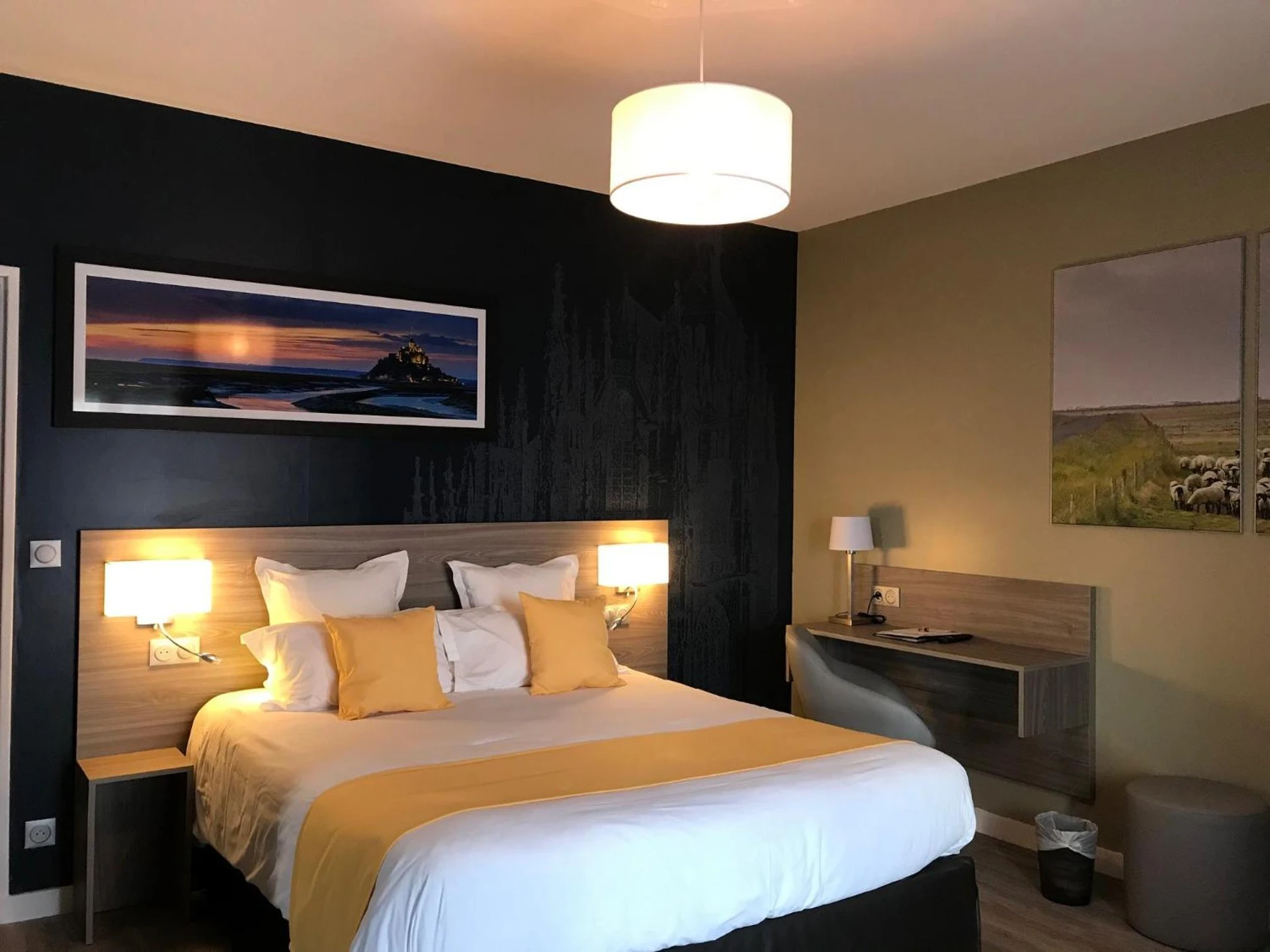 Chambre disponible pour un séminaire d'entreprise à Hôtel les 13 Assiettes - Le Val-Saint-Père