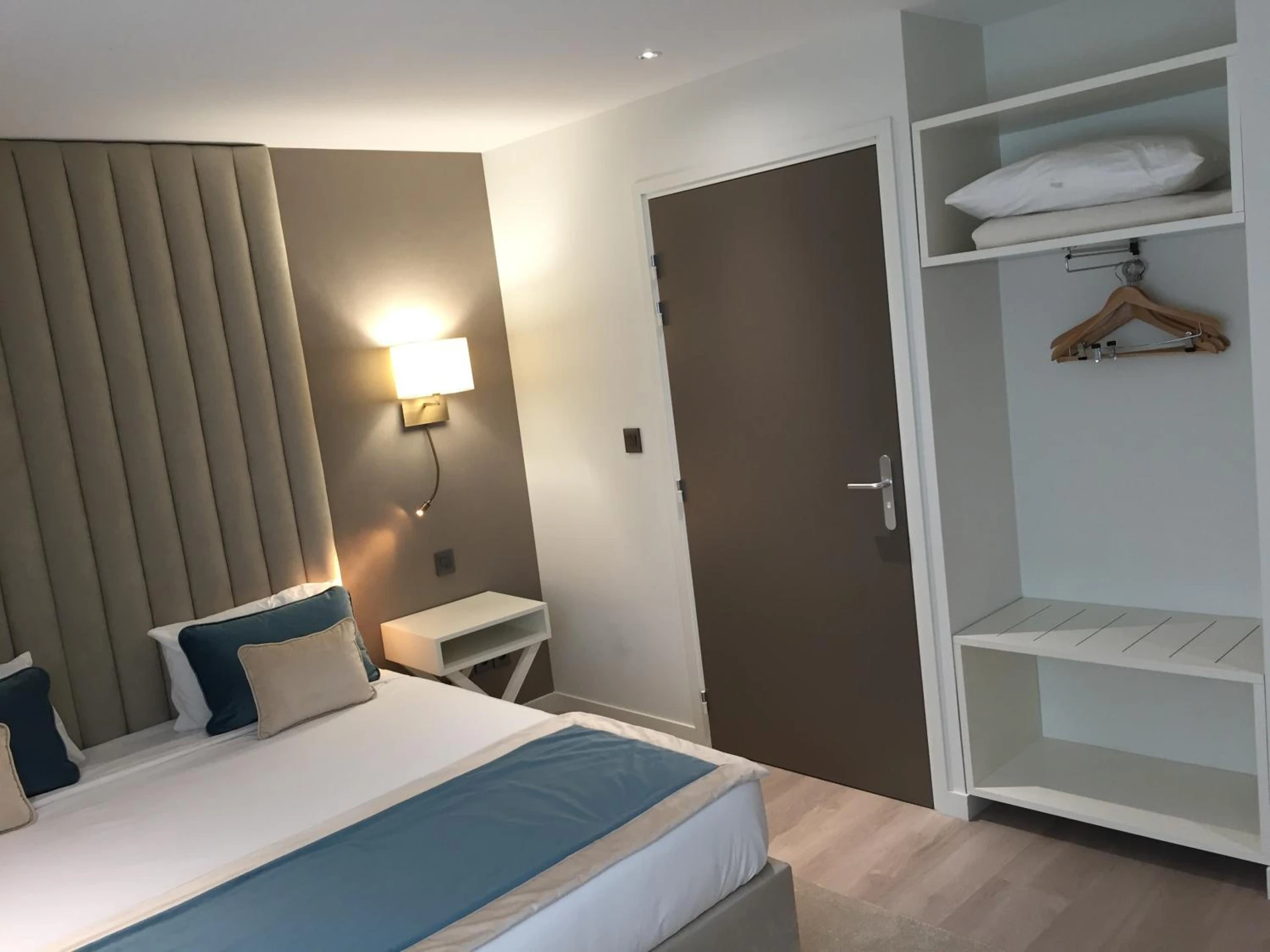 Chambre disponible pour un séminaire d'entreprise à HOTEL LES 3 VALLÉES - Saran