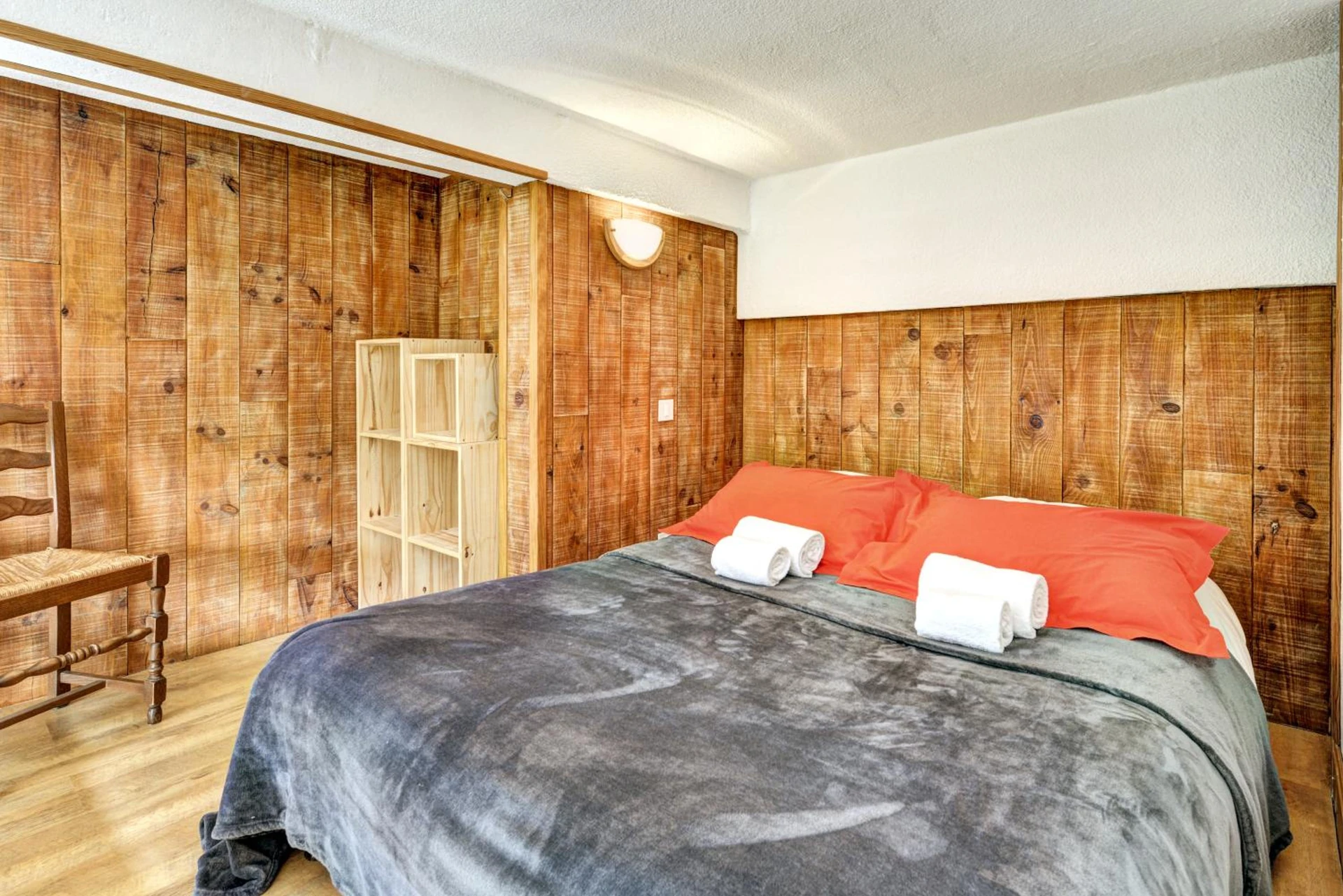 Chambre disponible pour un séminaire d'entreprise à Hôtel Restaurant Gîtes Les 5 Saisons - Freissinières