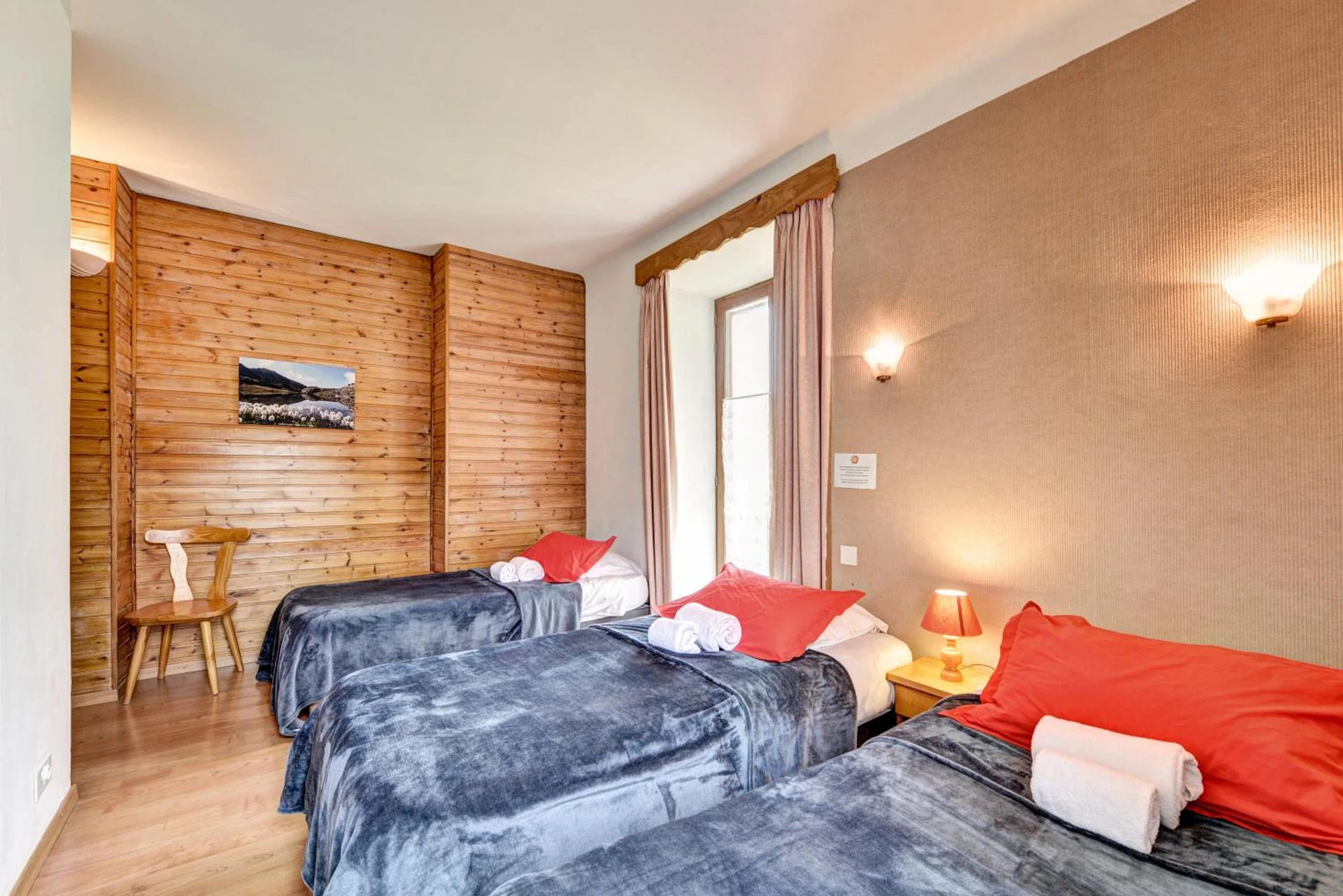 Chambre disponible pour un séminaire d'entreprise à Hôtel Restaurant Gîtes Les 5 Saisons - Freissinières