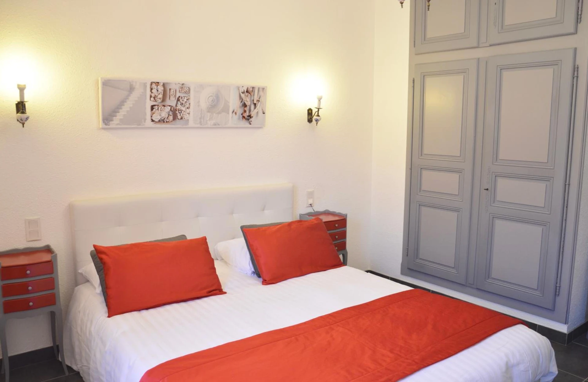 Chambre disponible pour un séminaire d'entreprise à Hotel Les Acacias - Le Grau-du-Roi
