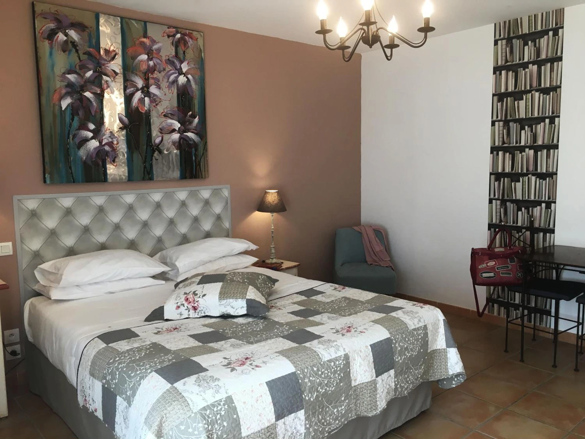 Magnifique chambre pour un séminaire d'entreprise à Hotel Les Ambres - Roussillon