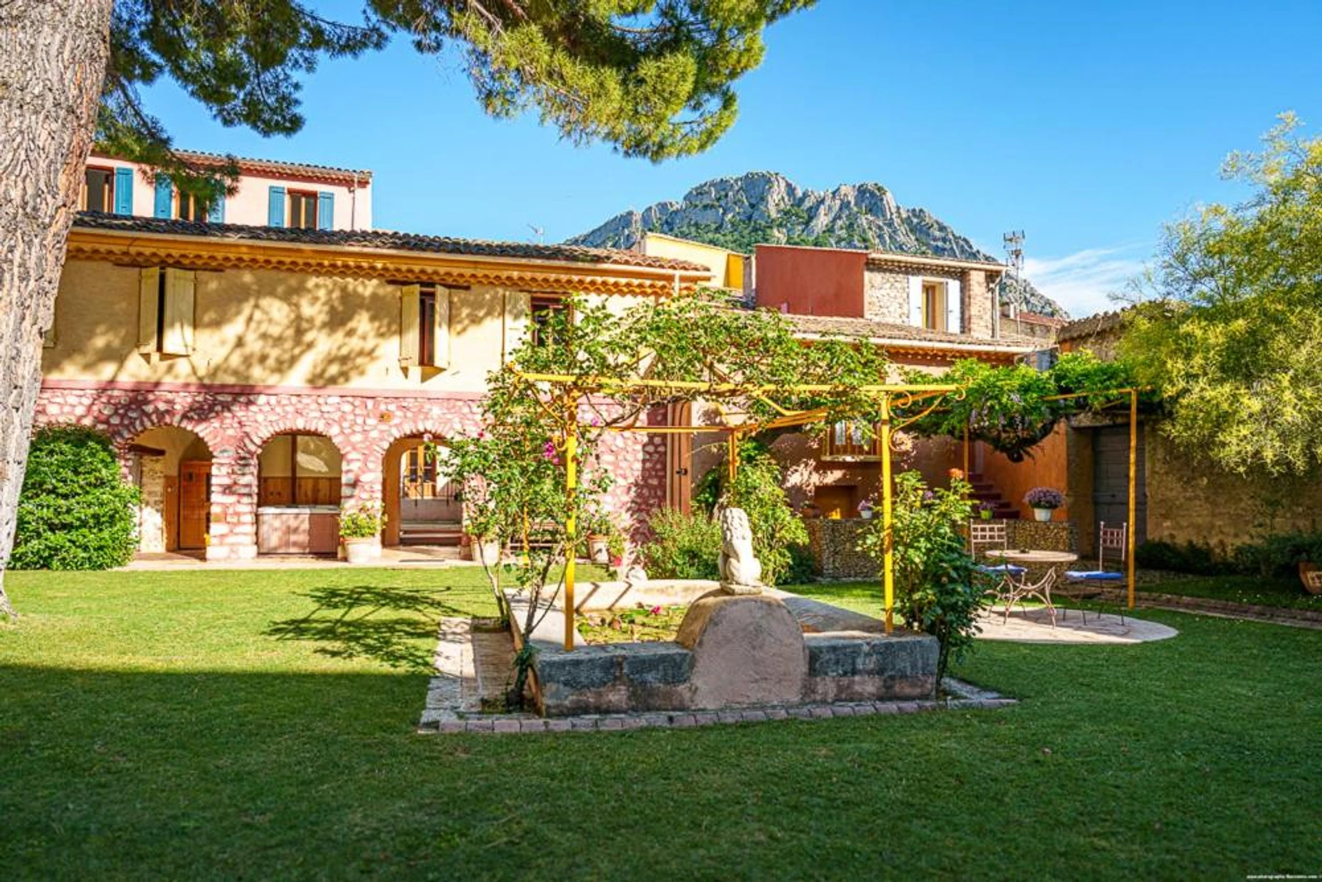 Organiser un séminaire d'entreprise : Les Arcades Le Lion D'or à buis-les-baronnies