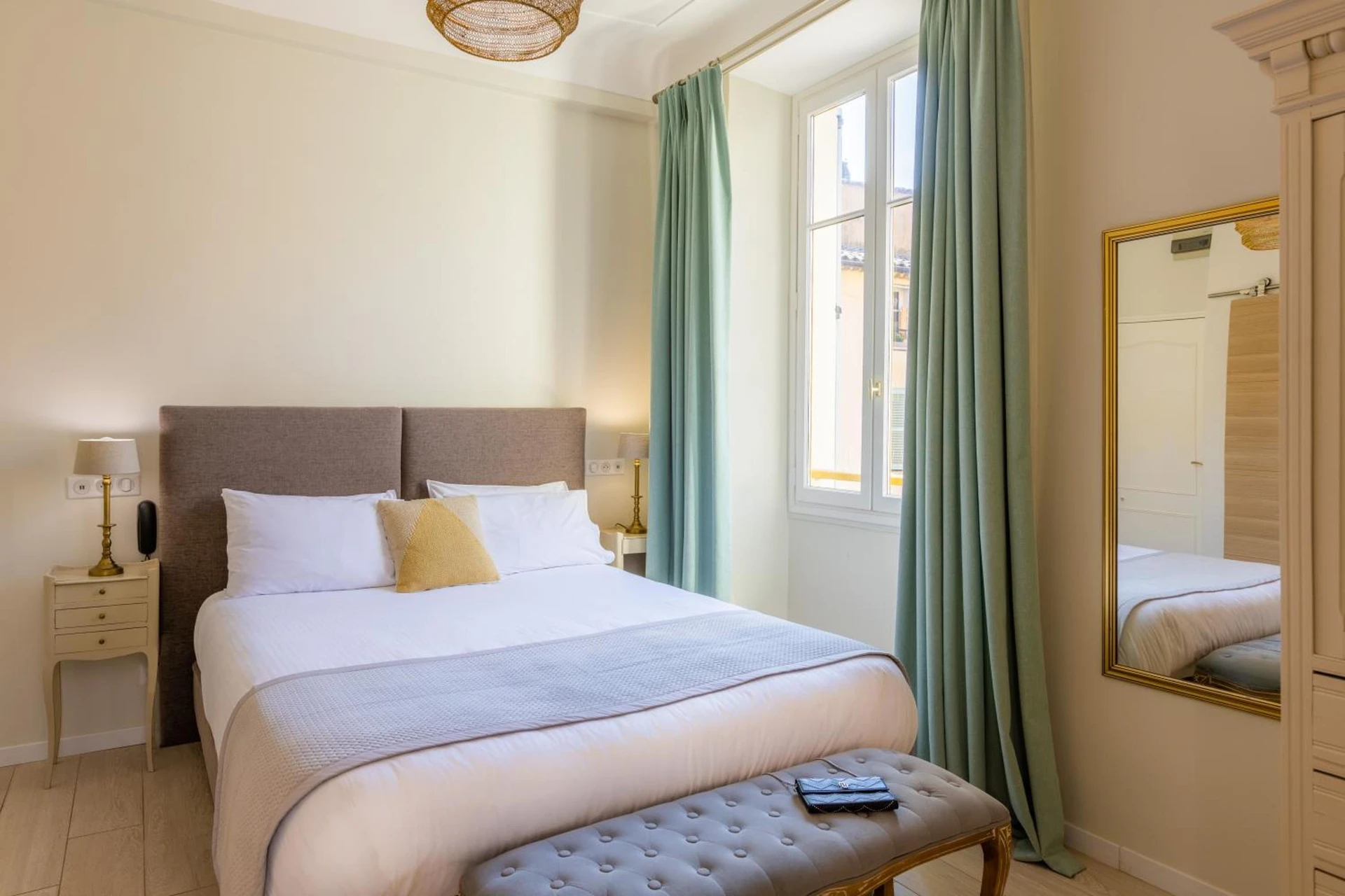 Chambre disponible pour un séminaire d'entreprise à Hotel les Armoiries - Valbonne