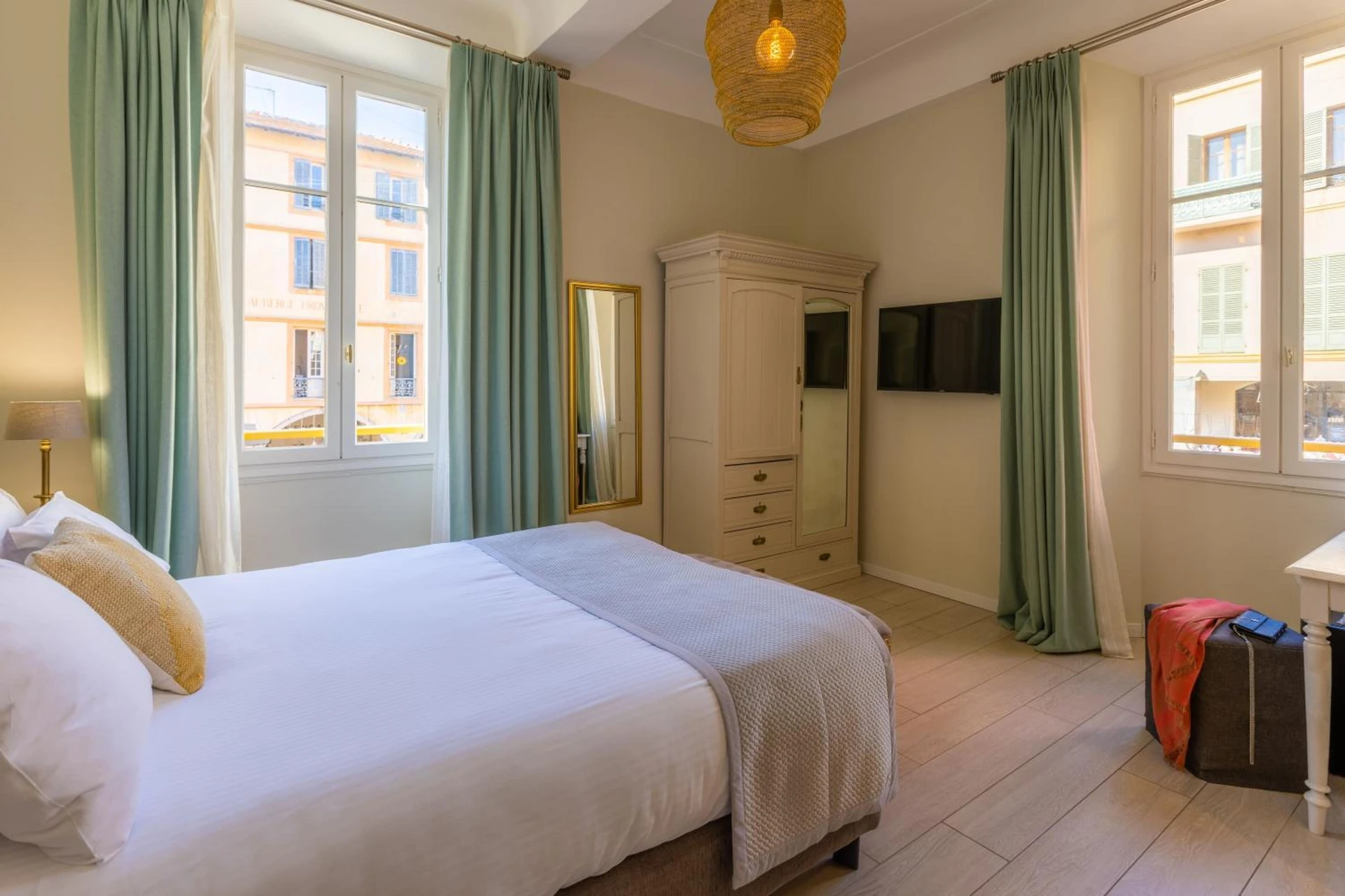 Chambre disponible pour un séminaire d'entreprise à Hotel les Armoiries - Valbonne