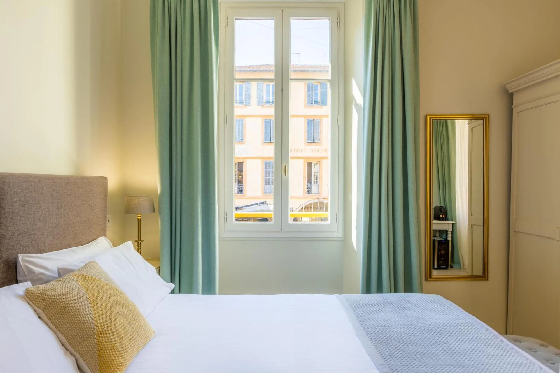 Chambre disponible pour un séminaire d'entreprise à Hotel les Armoiries - Valbonne
