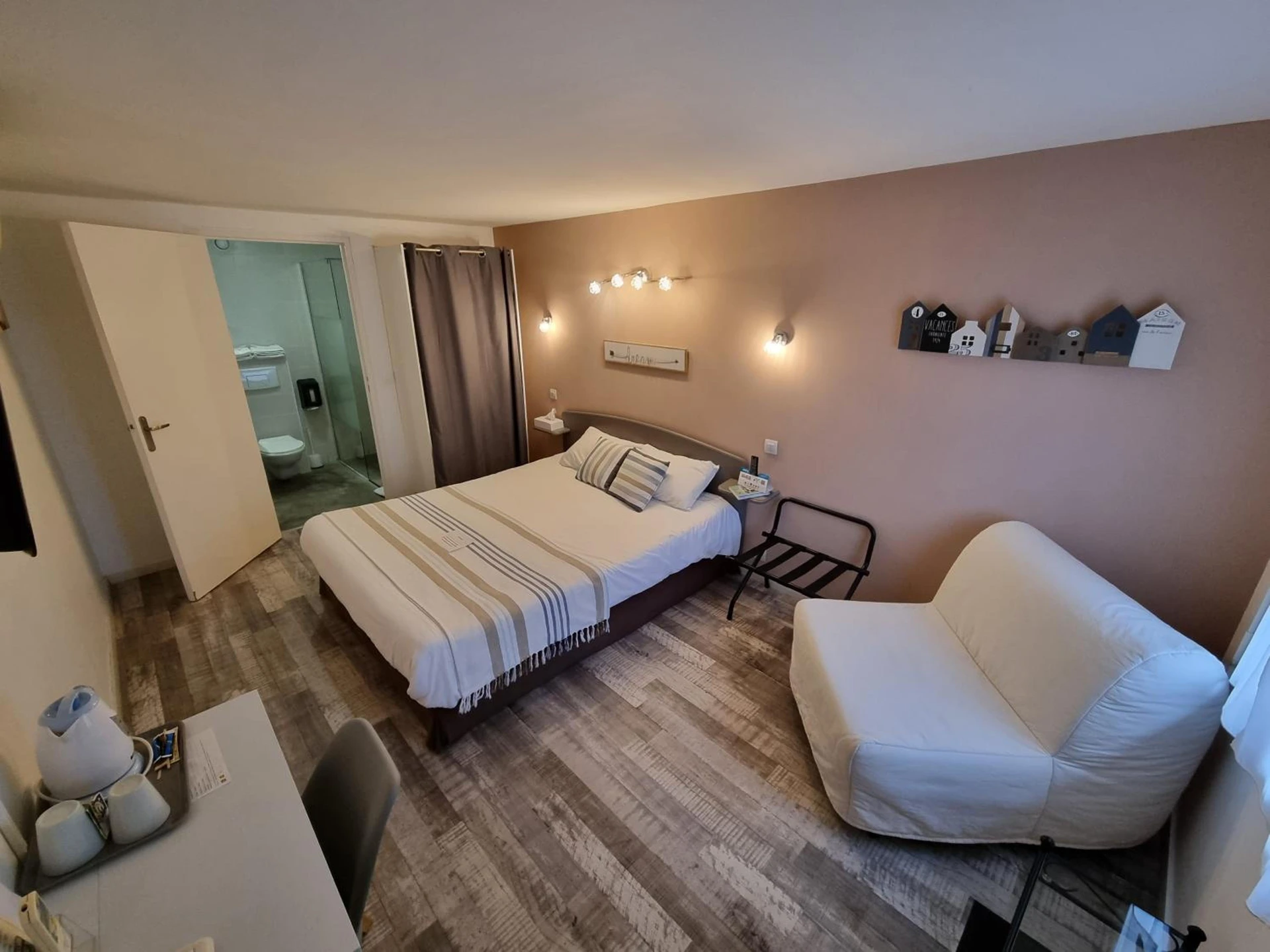 Magnifique chambre pour un séminaire d'entreprise à Cit'Hotel Les Atlantes - Médis
