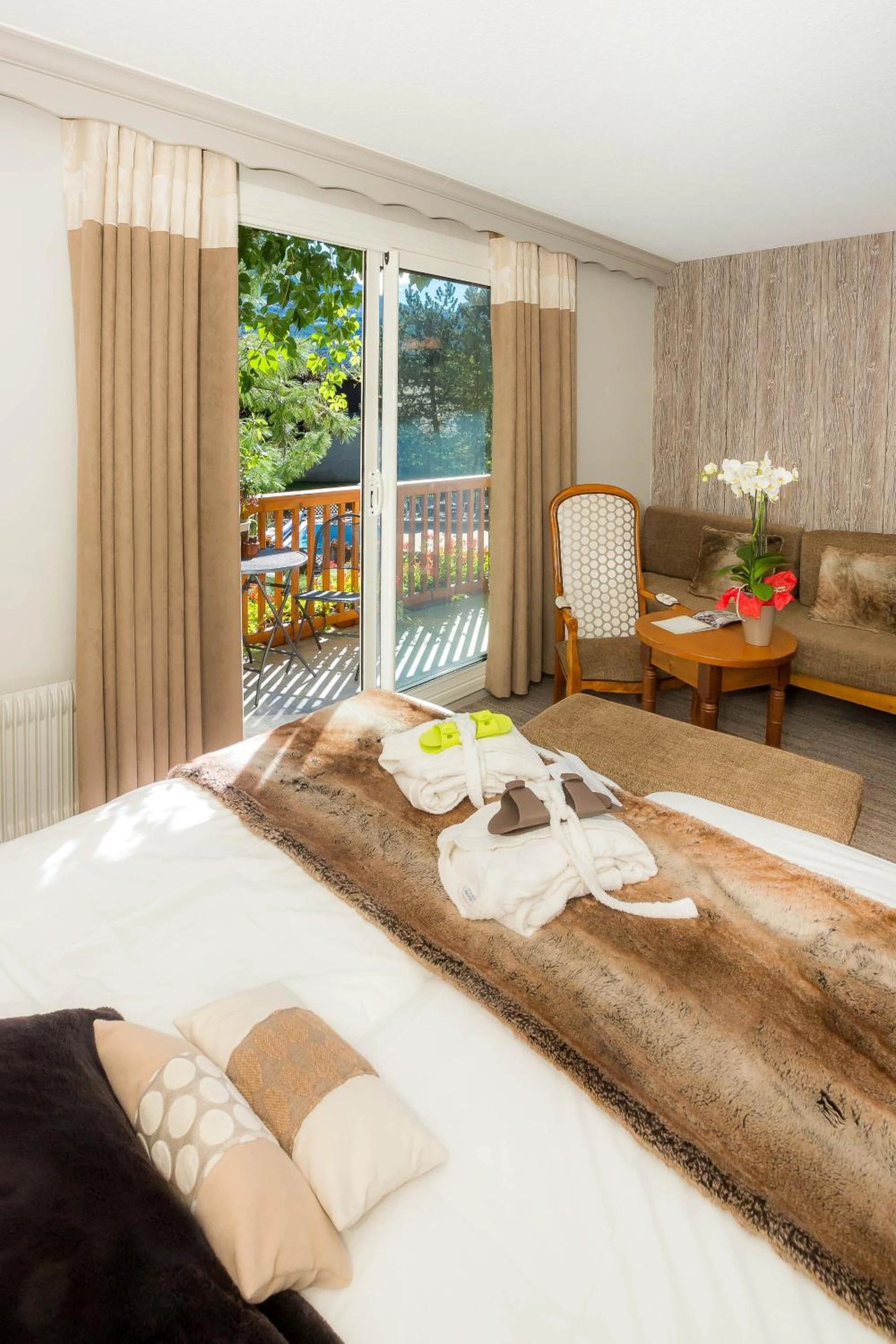 Magnifique chambre pour un séminaire d'entreprise à Hôtel & Spa Les Bartavelles - Crots