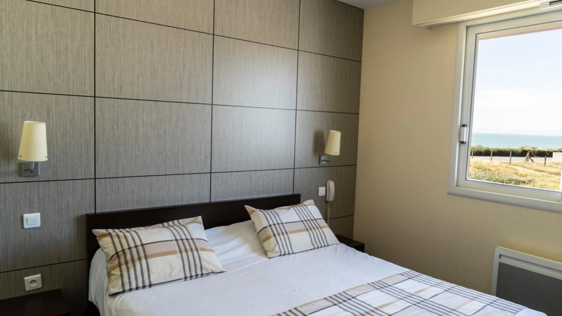 Chambre disponible pour un séminaire d'entreprise à Logis Hôtellerie Les Brisants , Restaurant J M Perochon - Bretignolles-sur-Mer