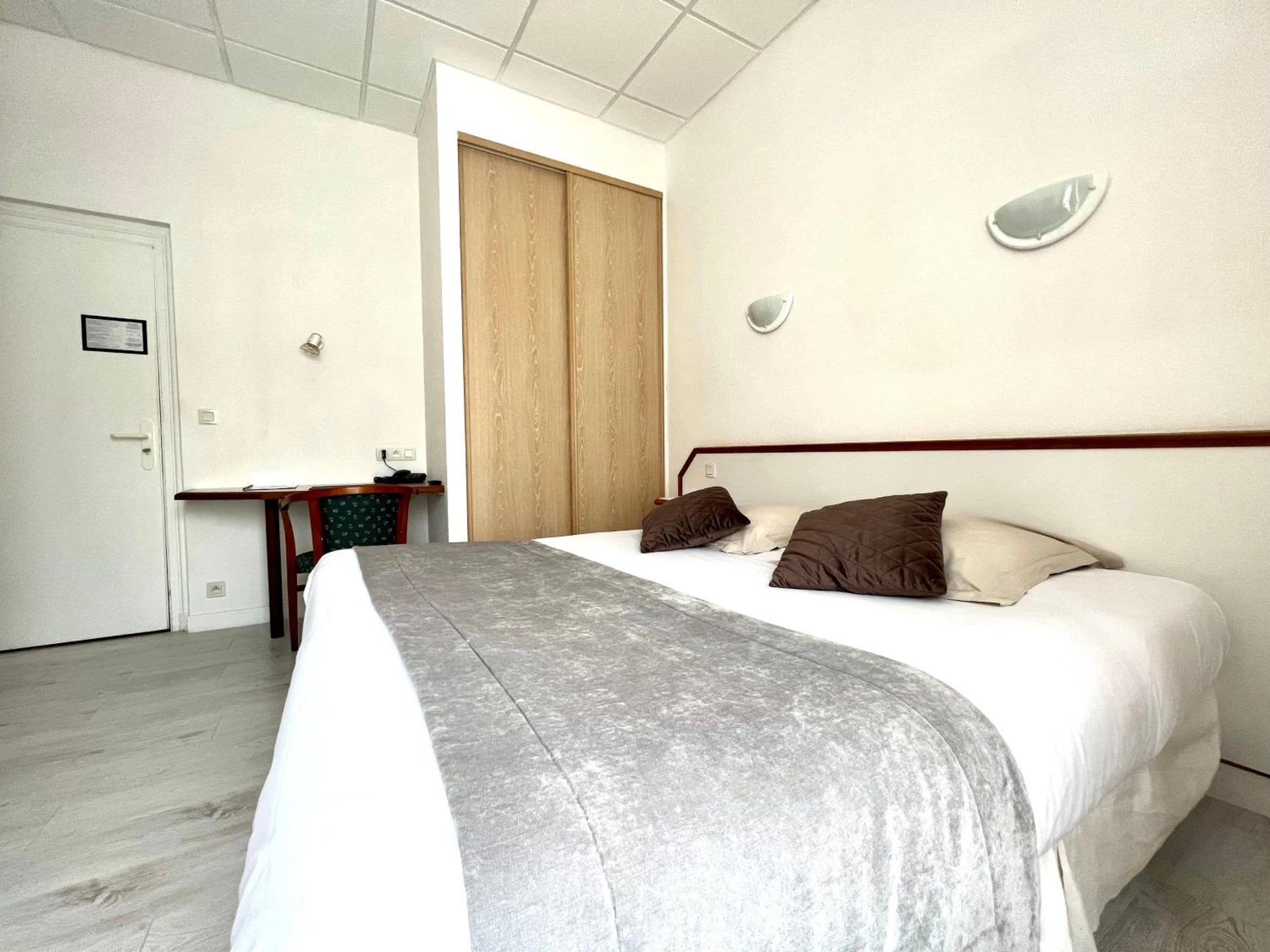Chambre disponible pour un séminaire d'entreprise à Les Camelias - Bagnoles-de-l'Orne