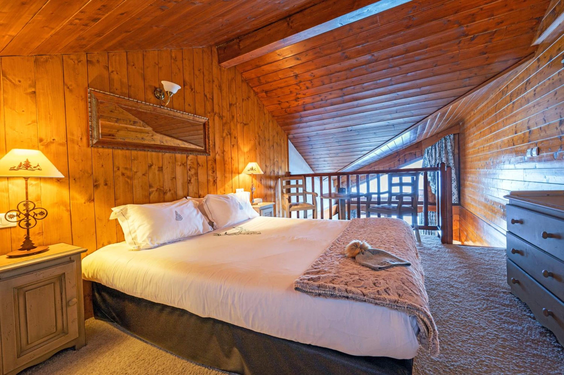 Chambre disponible pour un séminaire d'entreprise à Hôtel les Campanules by Les Etincelles - Tignes