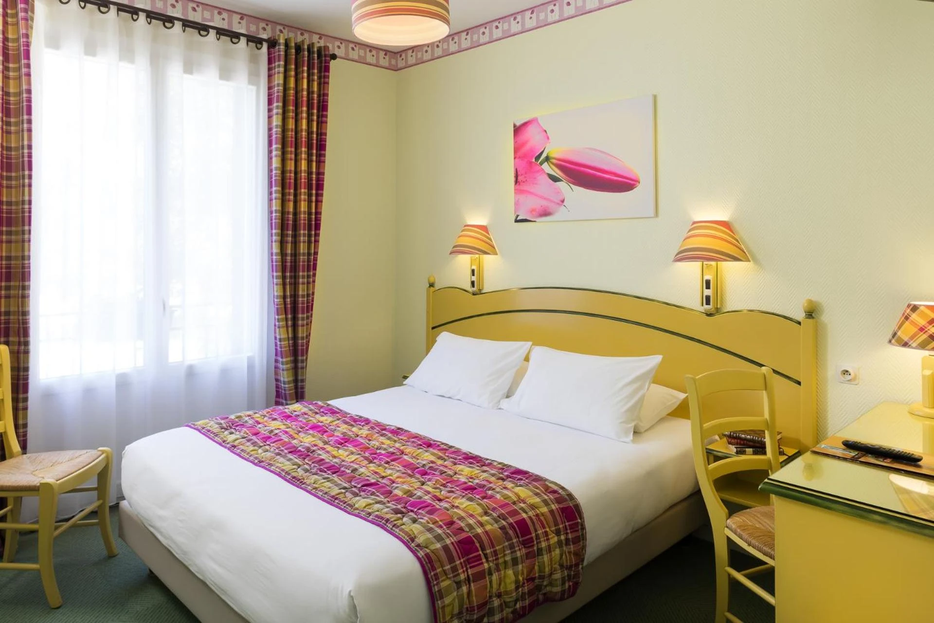 Chambre disponible pour un séminaire d'entreprise à Logis Hôtel Restaurant Les Cèdres - Joyeuse
