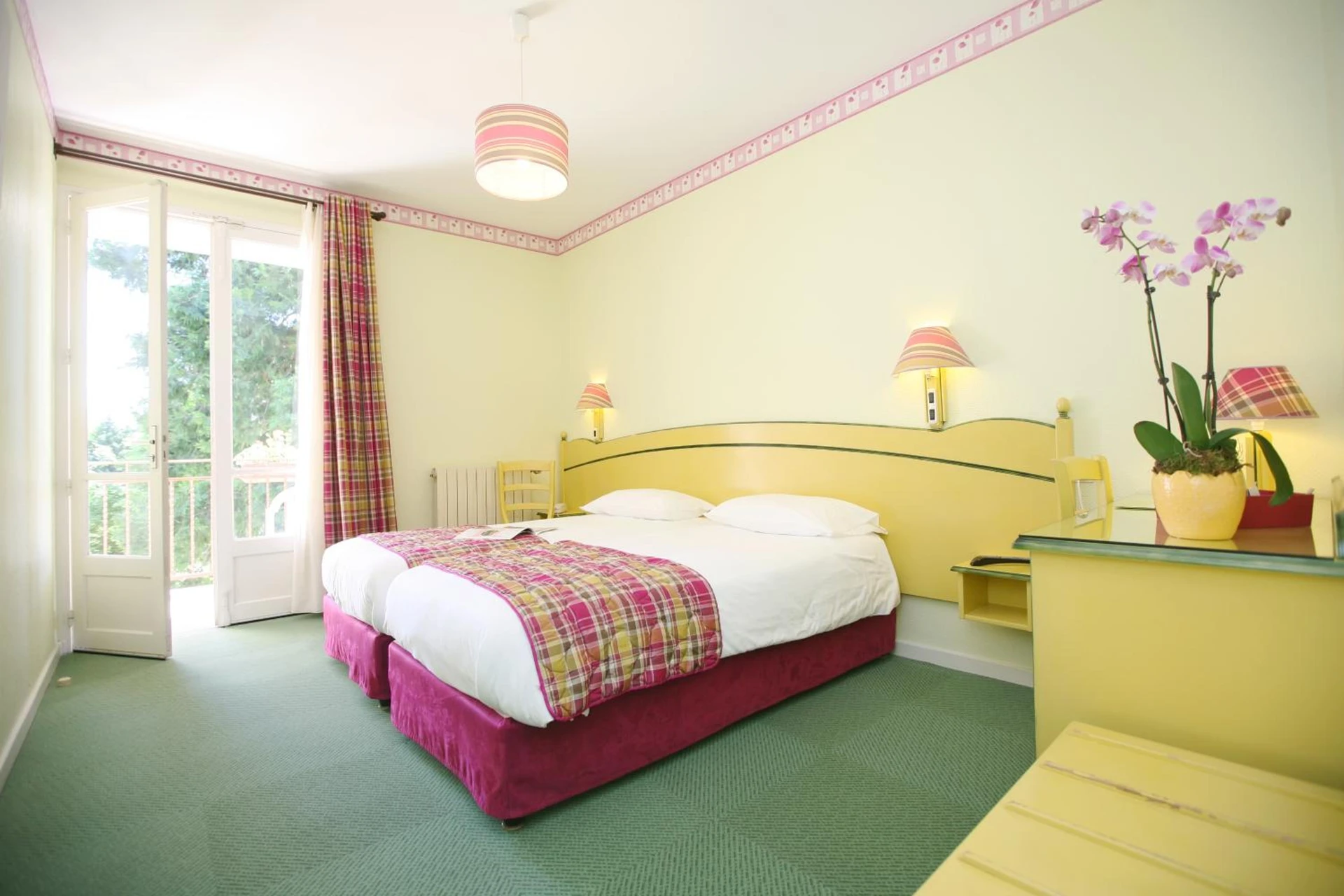Chambre disponible pour un séminaire d'entreprise à Logis Hôtel Restaurant Les Cèdres - Joyeuse