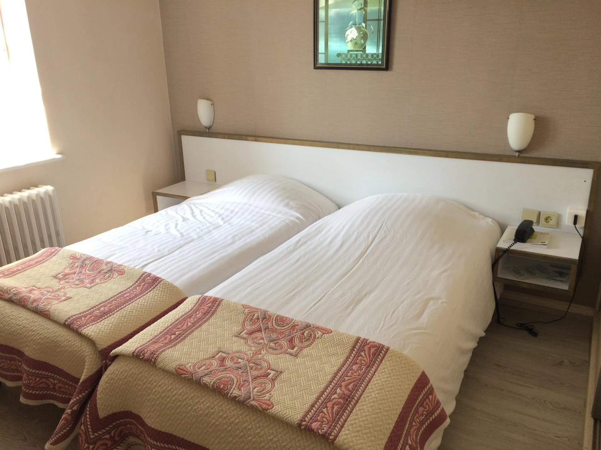 Chambre disponible pour un séminaire d'entreprise à Logis Hôtel Les Chardons Bleus RESTAURANT LE BISTROT DE LA MER - Roscoff