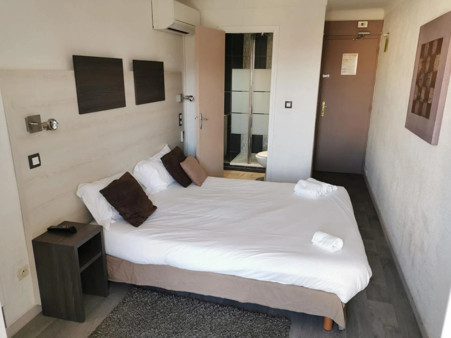 Chambre disponible pour un séminaire d'entreprise à Logis Hôtel Restaurant les Charmettes - Argelès-sur-Mer
