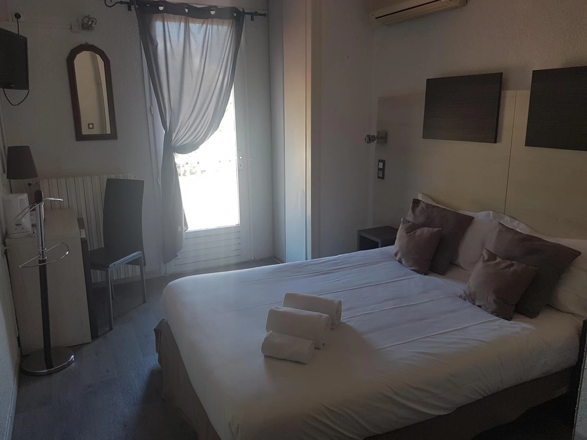 Chambre disponible pour un séminaire d'entreprise à Logis Hôtel Restaurant les Charmettes - Argelès-sur-Mer