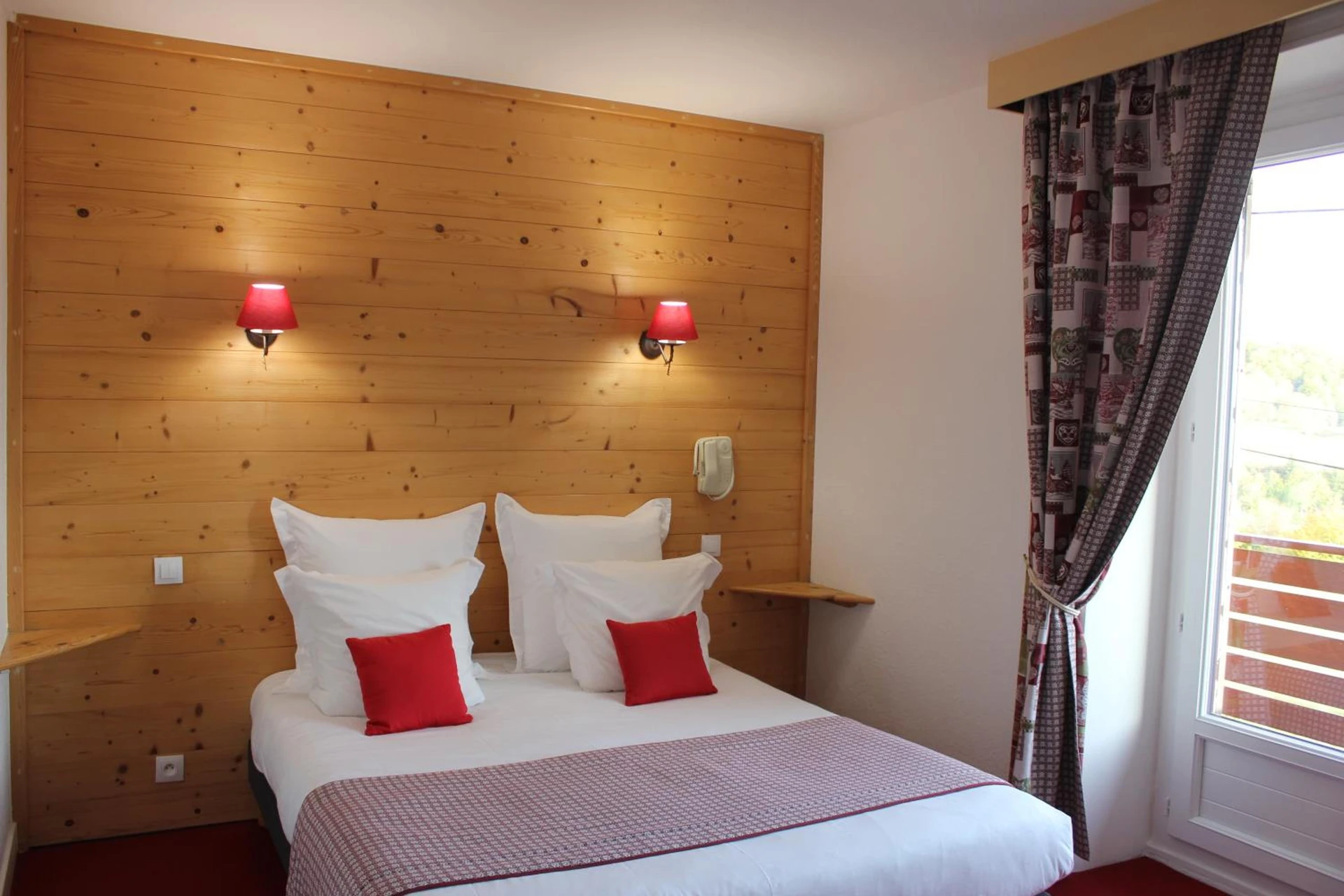 Organiser un séminaire d'entreprise : Hôtel Les Charmilles à besse-et-saint-anastaise