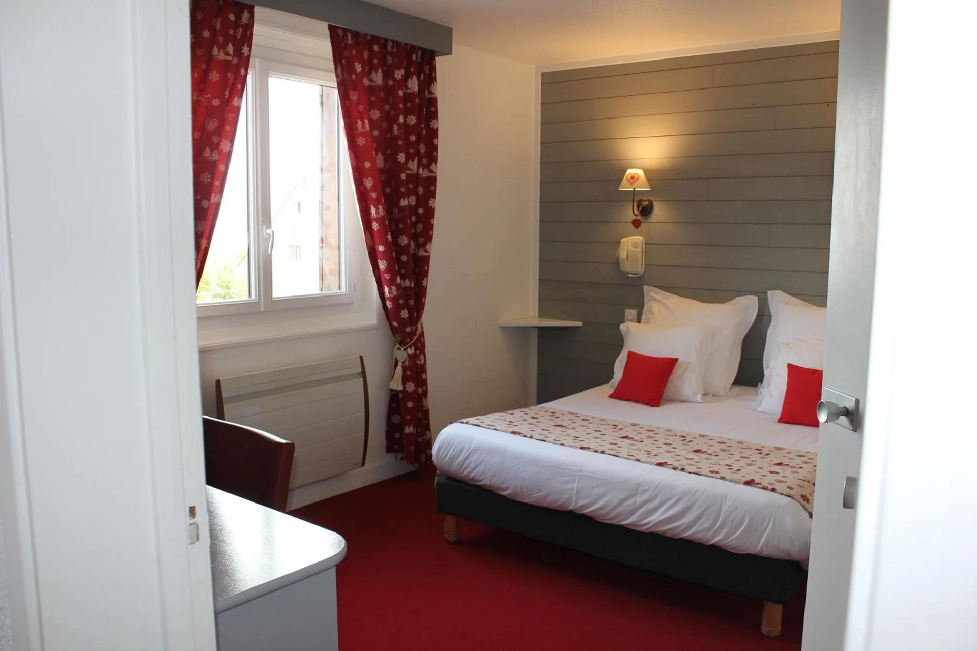 Chambre disponible pour un séminaire d'entreprise à Hôtel Les Charmilles - Besse-et-Saint-Anastaise