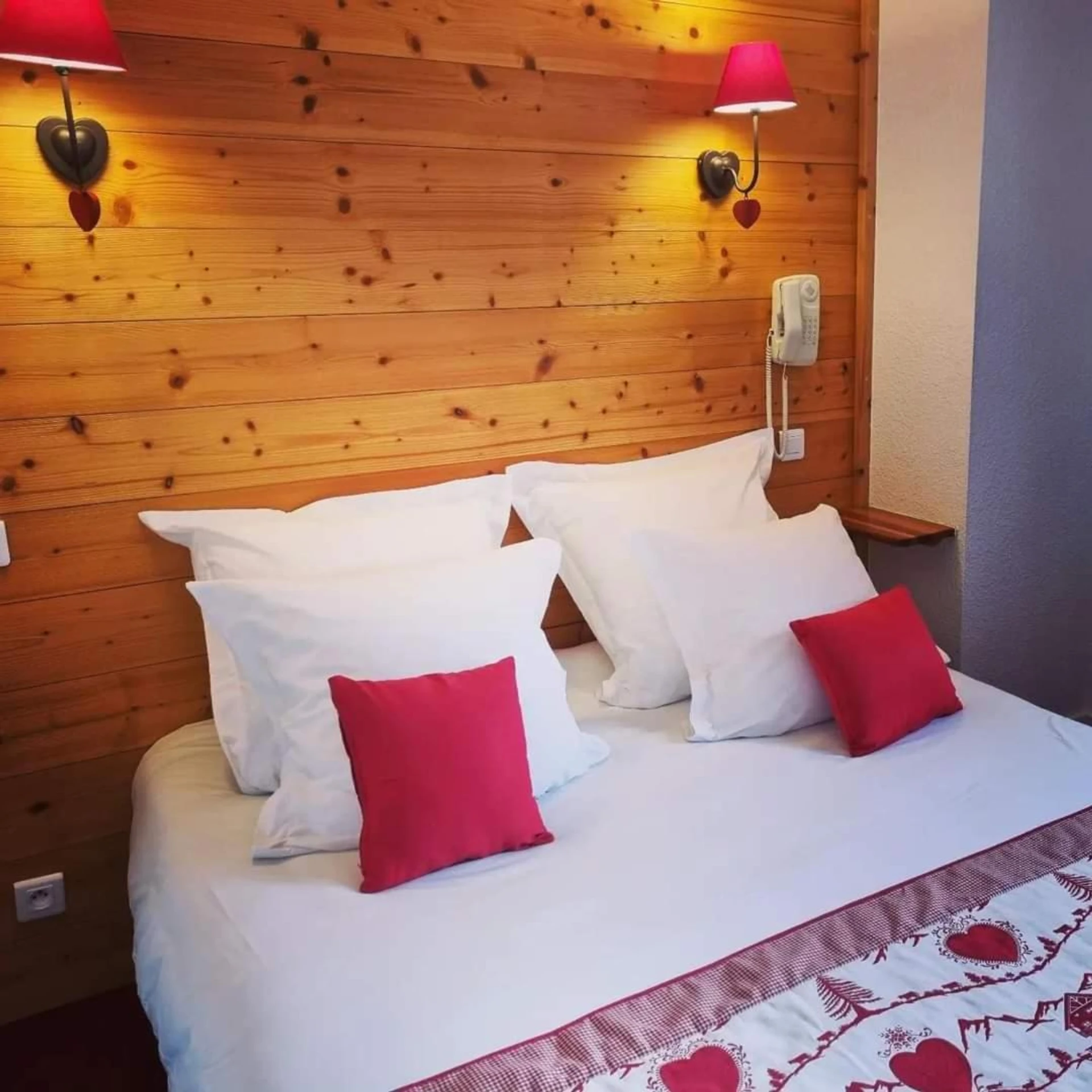 Magnifique chambre pour un séminaire d'entreprise à Hôtel Les Charmilles - Besse-et-Saint-Anastaise