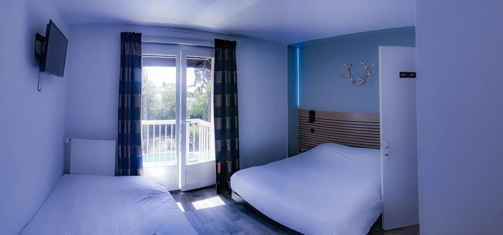 Magnifique chambre pour un séminaire d'entreprise à Logis Les Charmilles Chalon-sur-Saône Sud - Lux