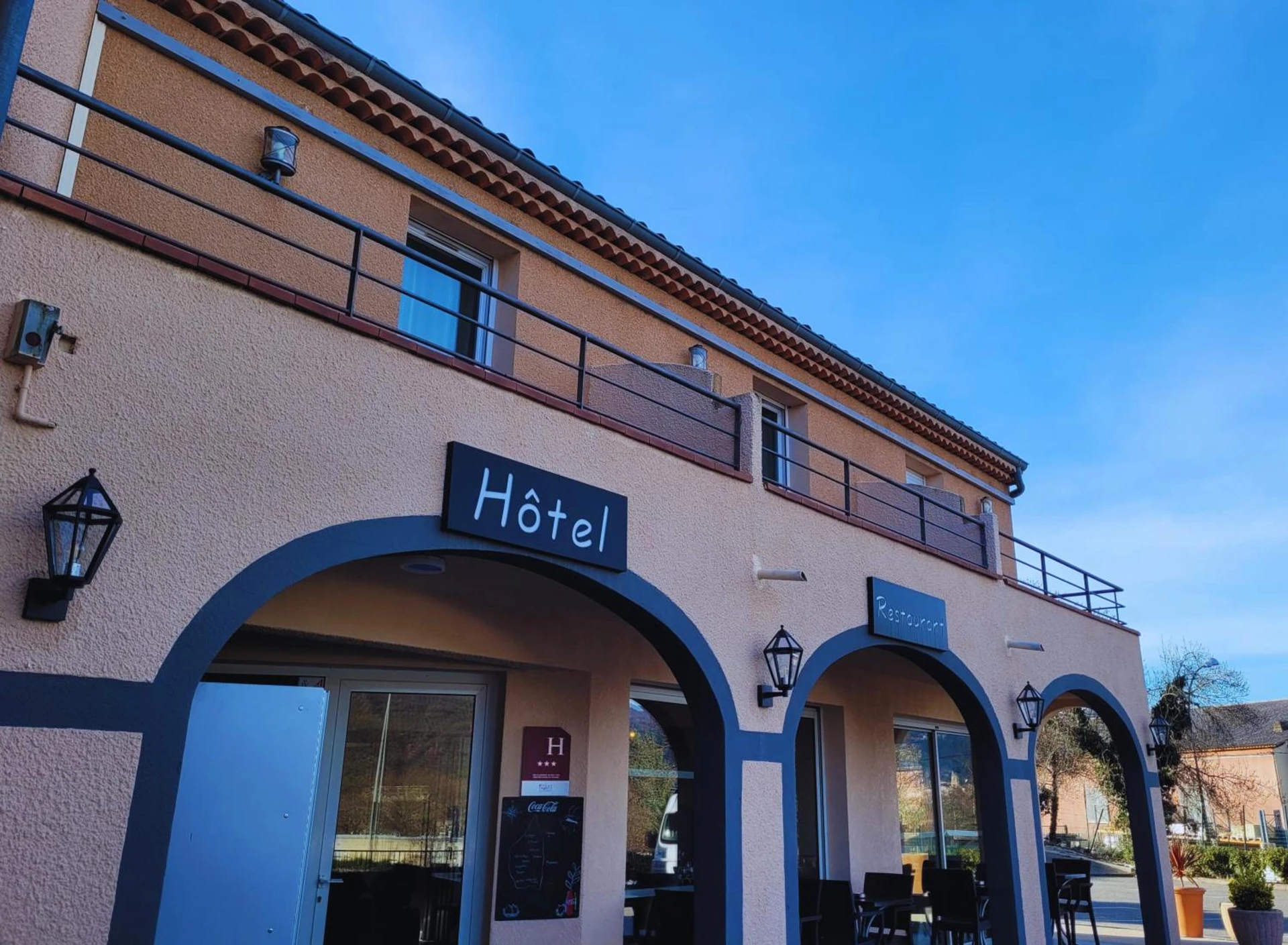 Organiser un séminaire d'entreprise : Hotel Restaurant Les Chataigniers à privas