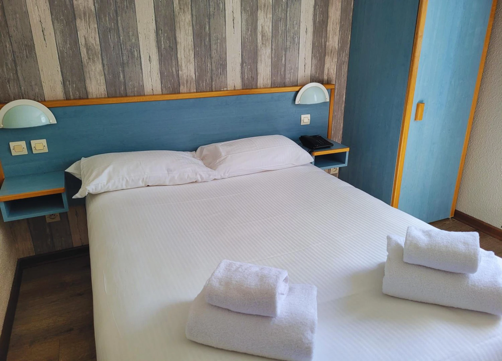 Chambre disponible pour un séminaire d'entreprise à Hotel Restaurant Les Chataigniers - Privas