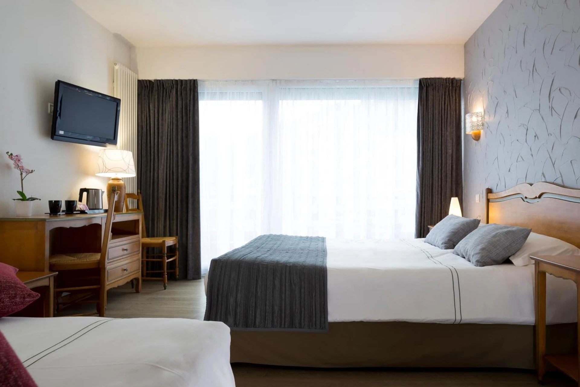 Chambre disponible pour un séminaire d'entreprise à LOGIS HÔTEL, CHALETS et RESTAURANT LES CHATELMINÉS - La Bresse