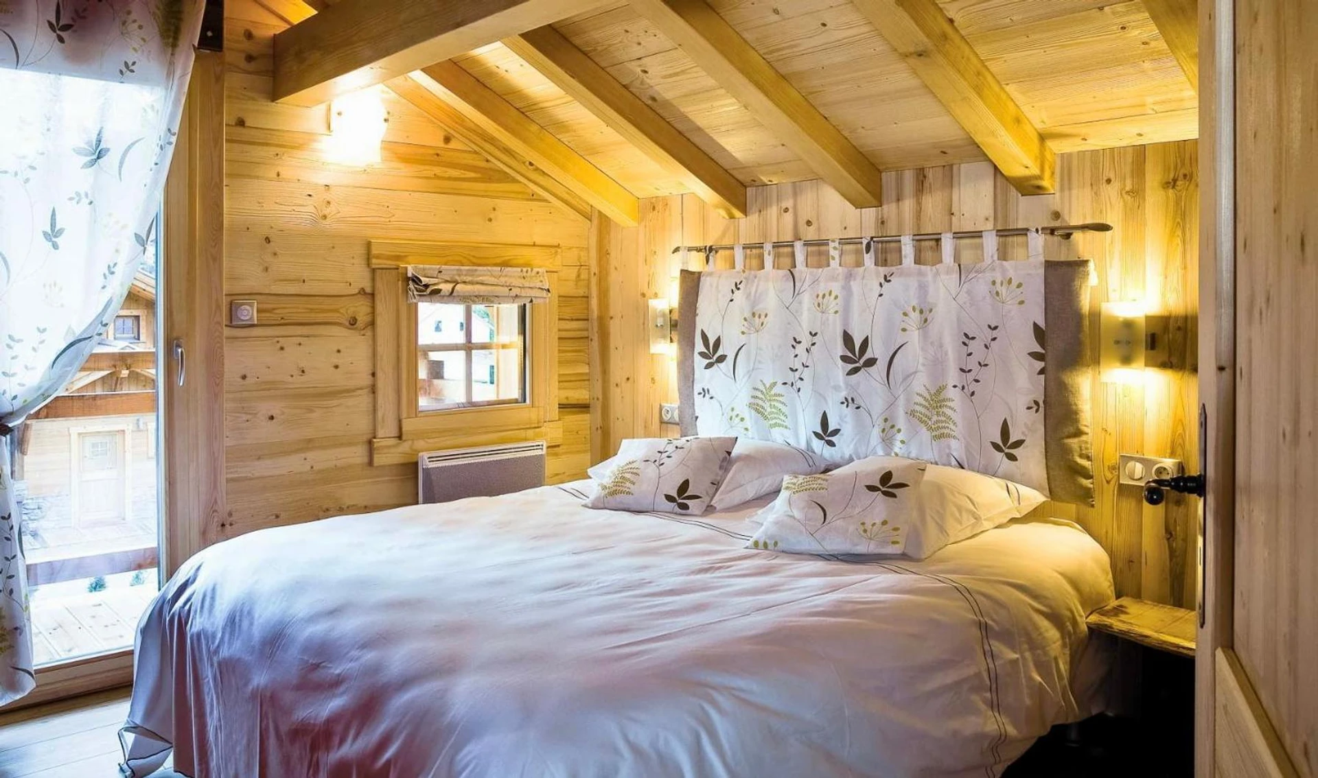 Chambre disponible pour un séminaire d'entreprise à LOGIS HÔTEL, CHALETS et RESTAURANT LES CHATELMINÉS - La Bresse