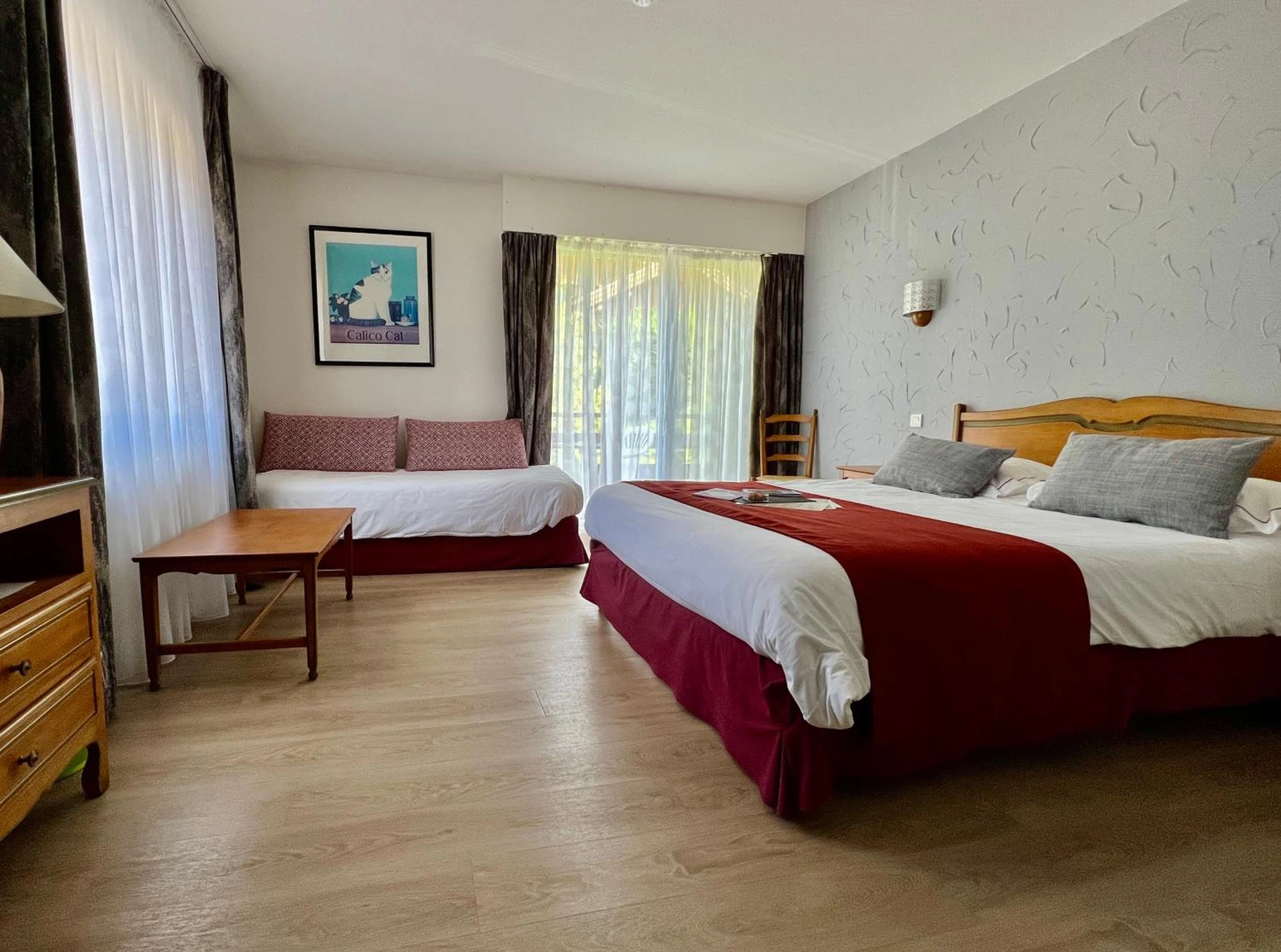 Chambre disponible pour un séminaire d'entreprise à LOGIS HÔTEL, CHALETS et RESTAURANT LES CHATELMINÉS - La Bresse