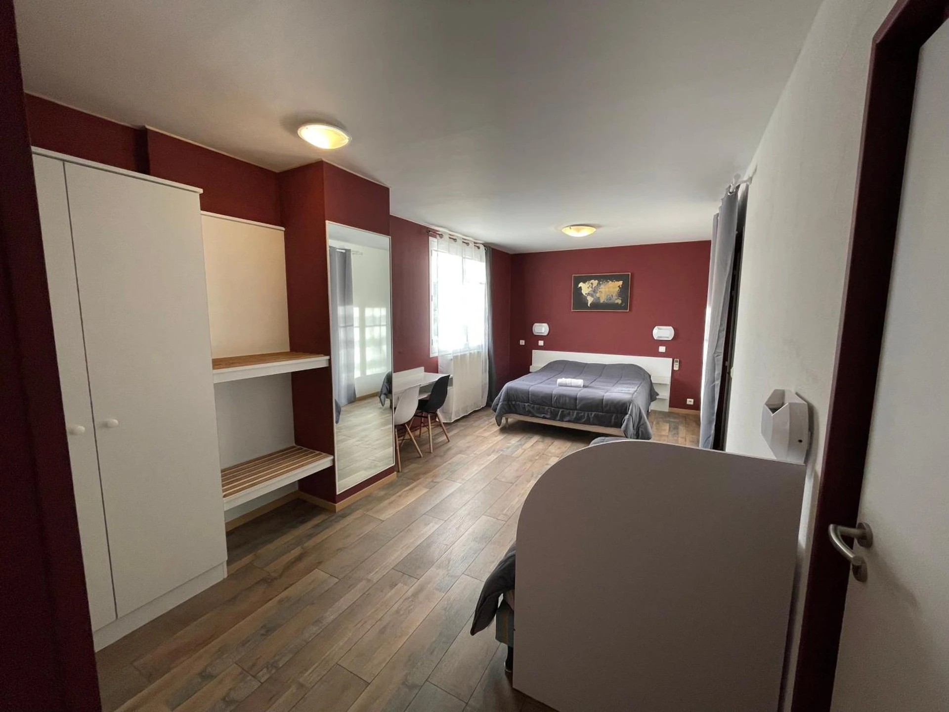Chambre disponible pour un séminaire d'entreprise à Hotel Les Chênes - Sisteron