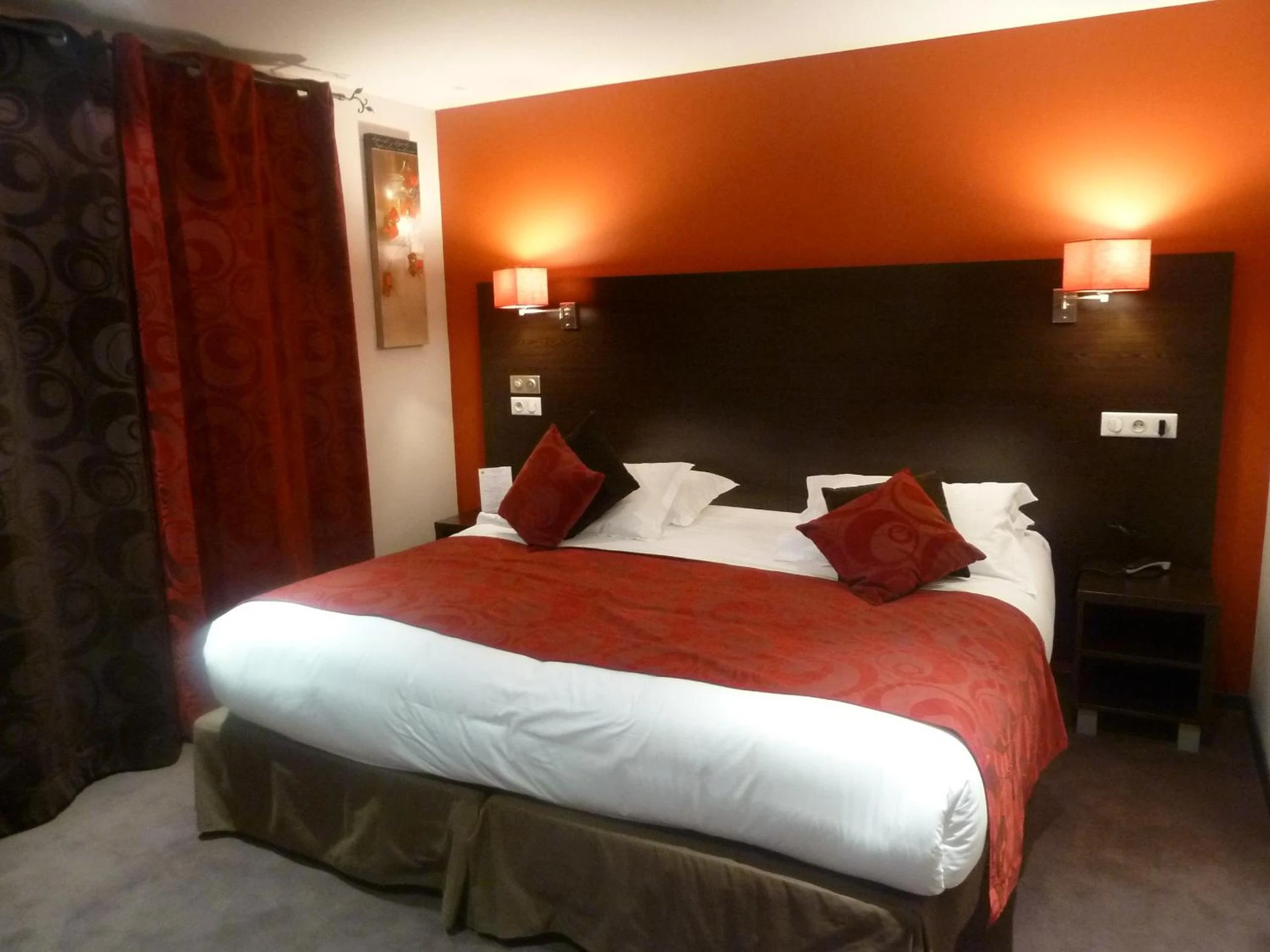 Chambre disponible pour un séminaire d'entreprise à Hôtel Restaurant Les Coquelicots, The Originals Relais - Saint-Pardoux-lʼOrtigier