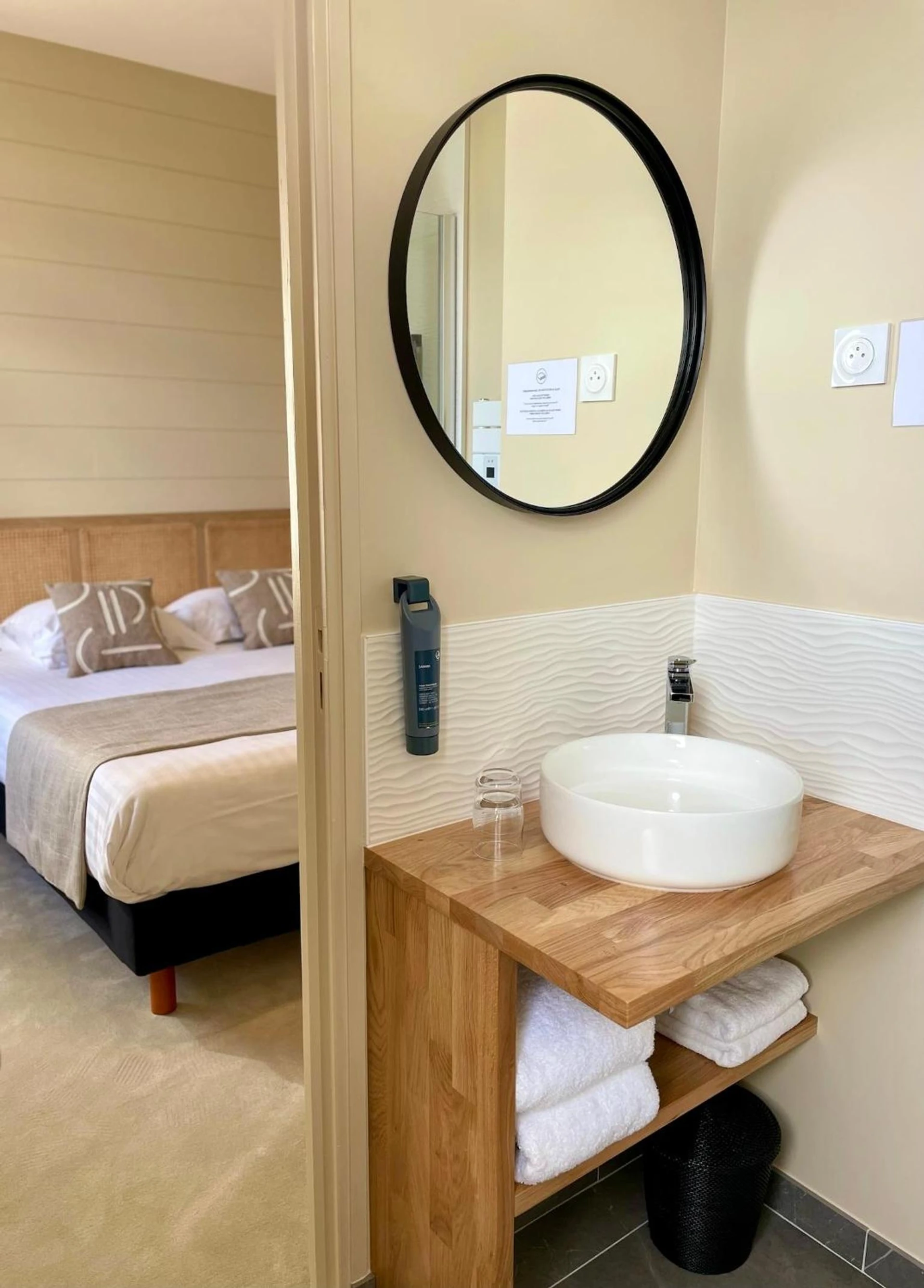 Chambre disponible pour un séminaire d'entreprise à Hôtel Les Costans, The Originals Relais - Perros-Guirec