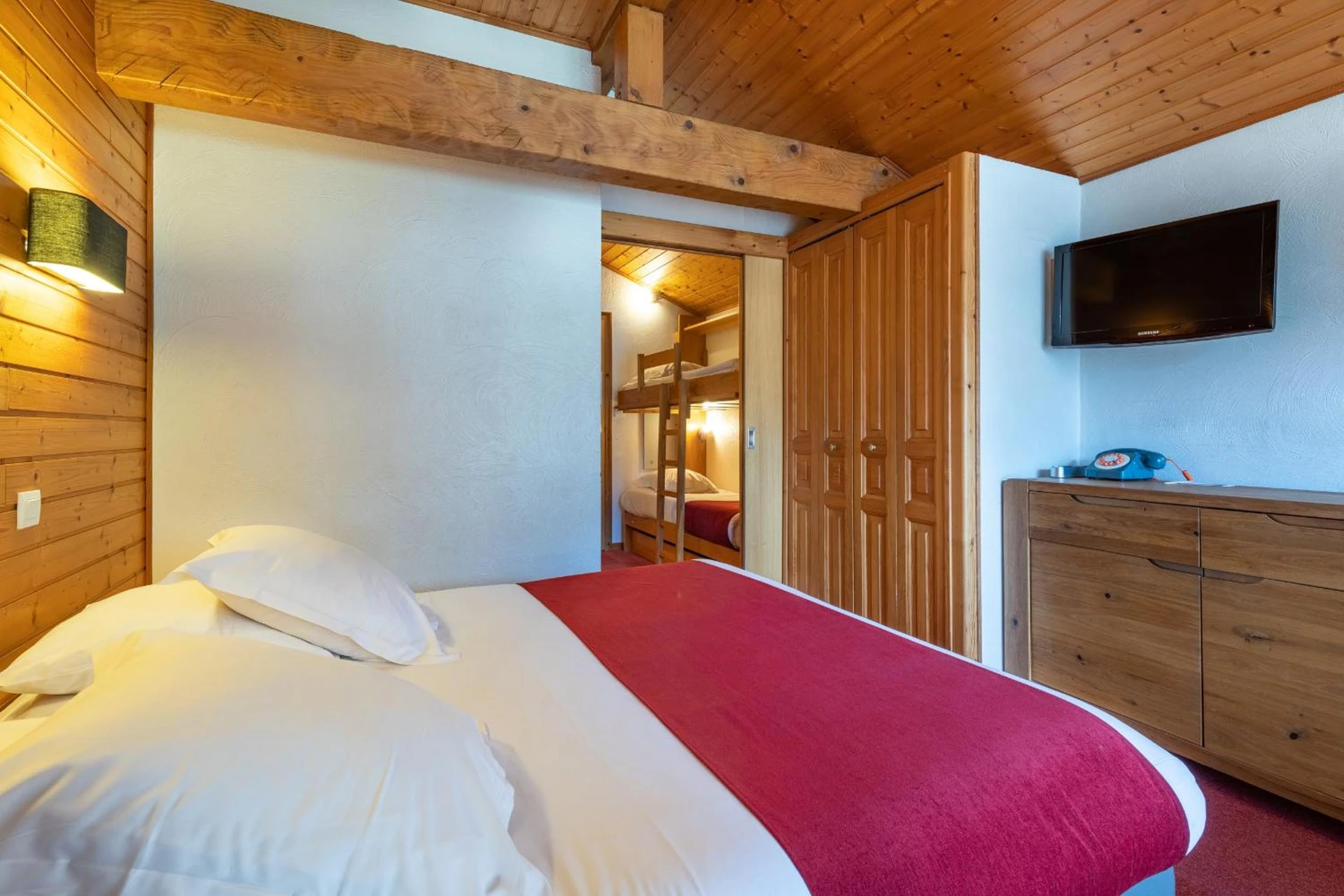 Chambre disponible pour un séminaire d'entreprise à Hôtel Les Côtes, Résidence Loisirs et Chalets - Morzine