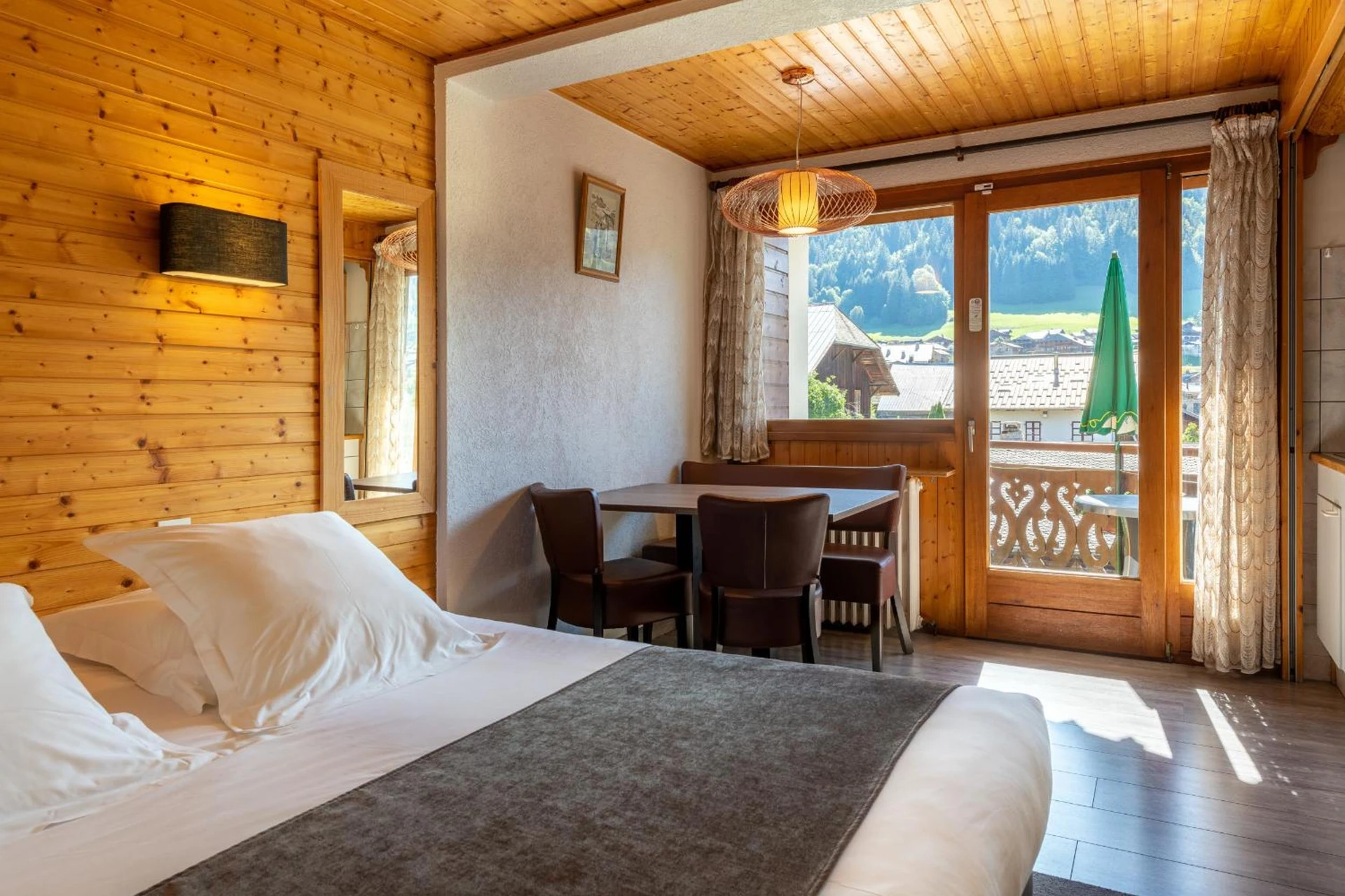 Chambre disponible pour un séminaire d'entreprise à Hôtel Les Côtes, Résidence Loisirs et Chalets - Morzine