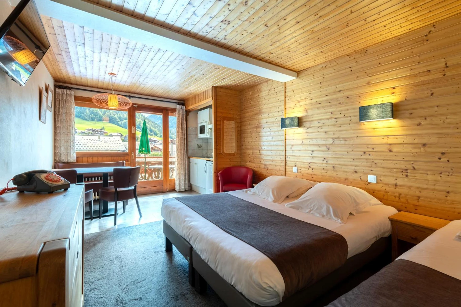 Chambre disponible pour un séminaire d'entreprise à Hôtel Les Côtes, Résidence Loisirs et Chalets - Morzine