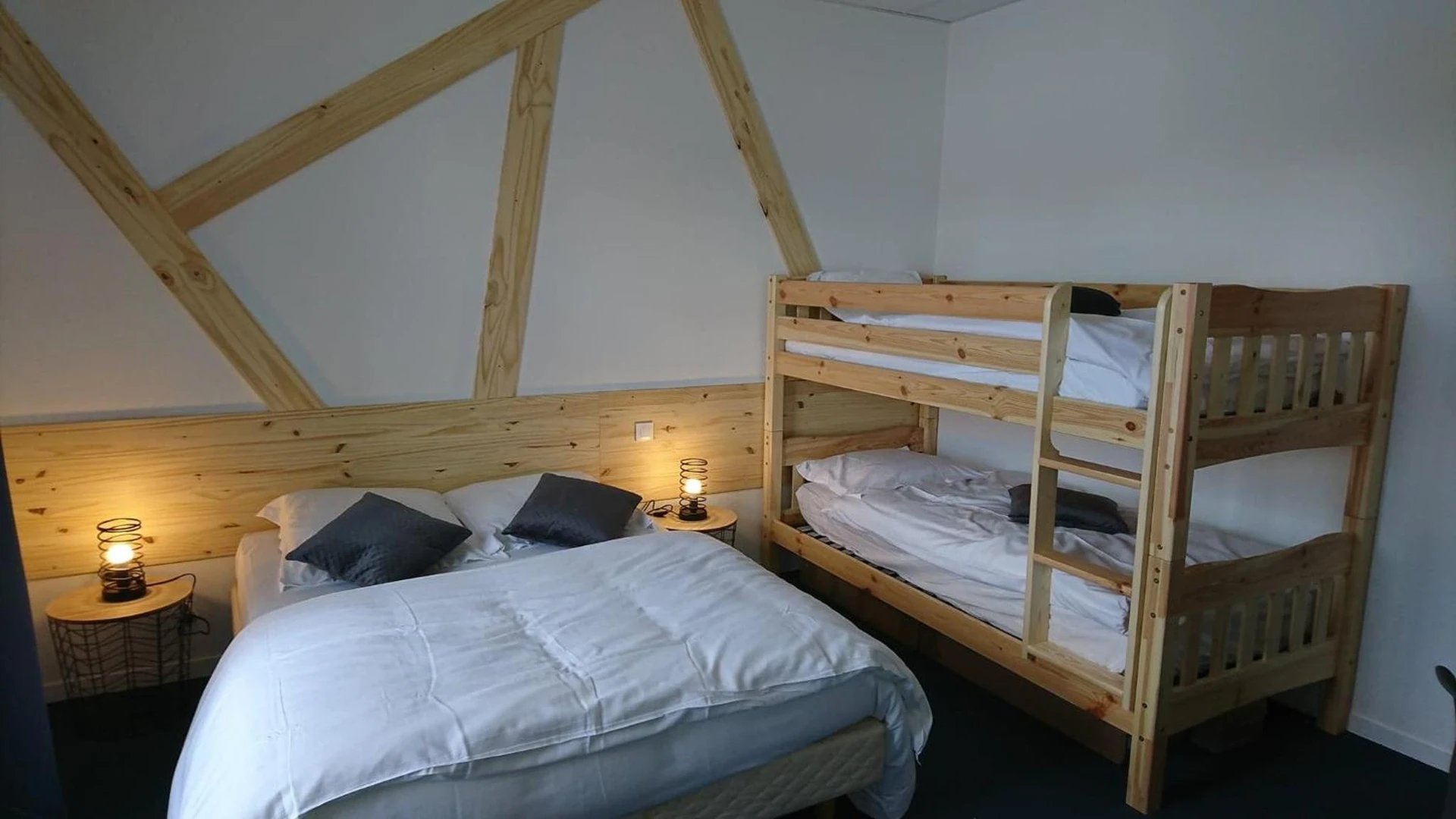 Magnifique chambre pour un séminaire d'entreprise à Hôtel Les Deux Porches - Verrières
