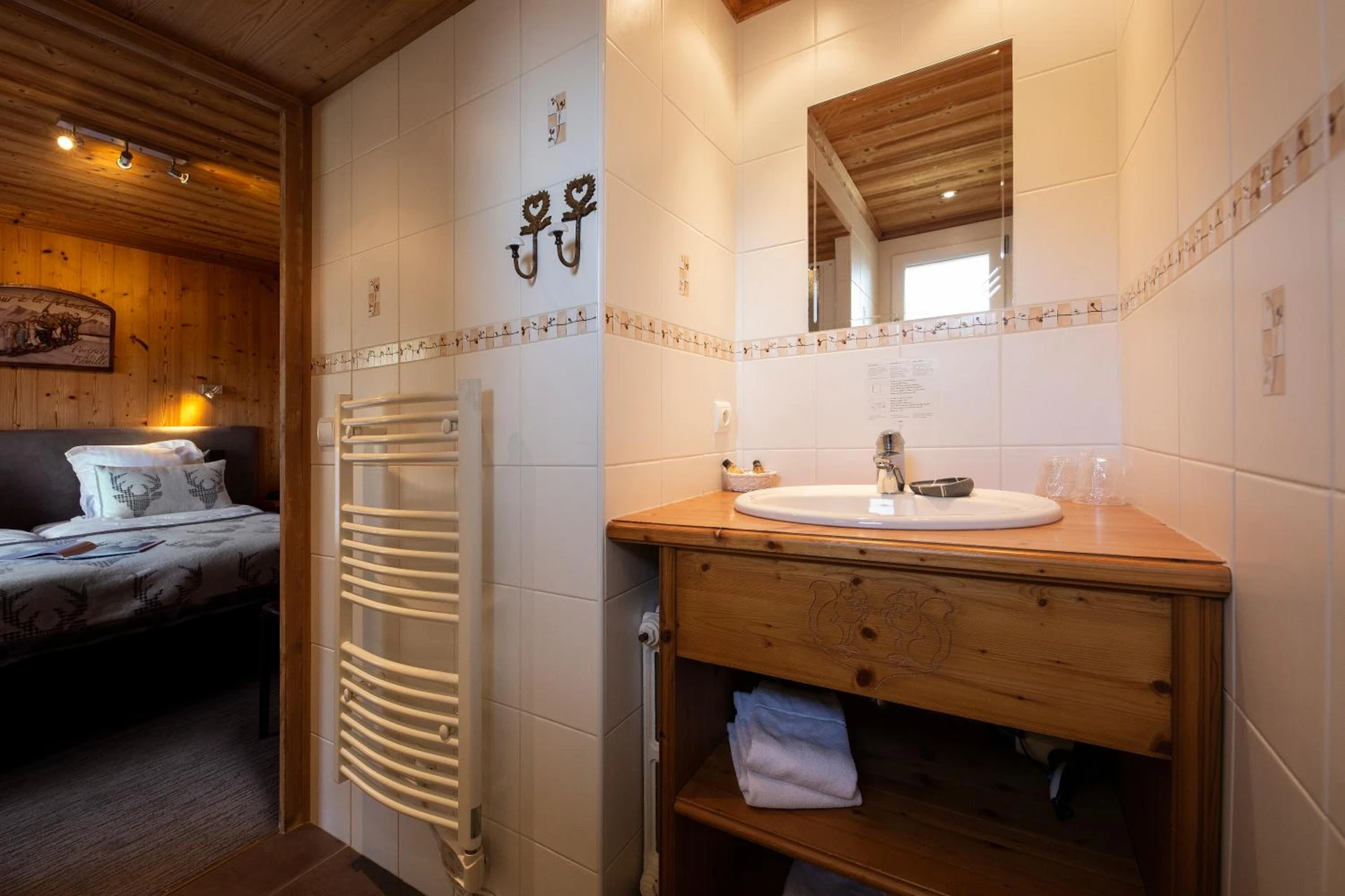 Chambre disponible pour un séminaire d'entreprise à Hôtel-Chalet Les Ecureuils Restaurant, Sauna & Spa Garage - Le Grand-Bornand
