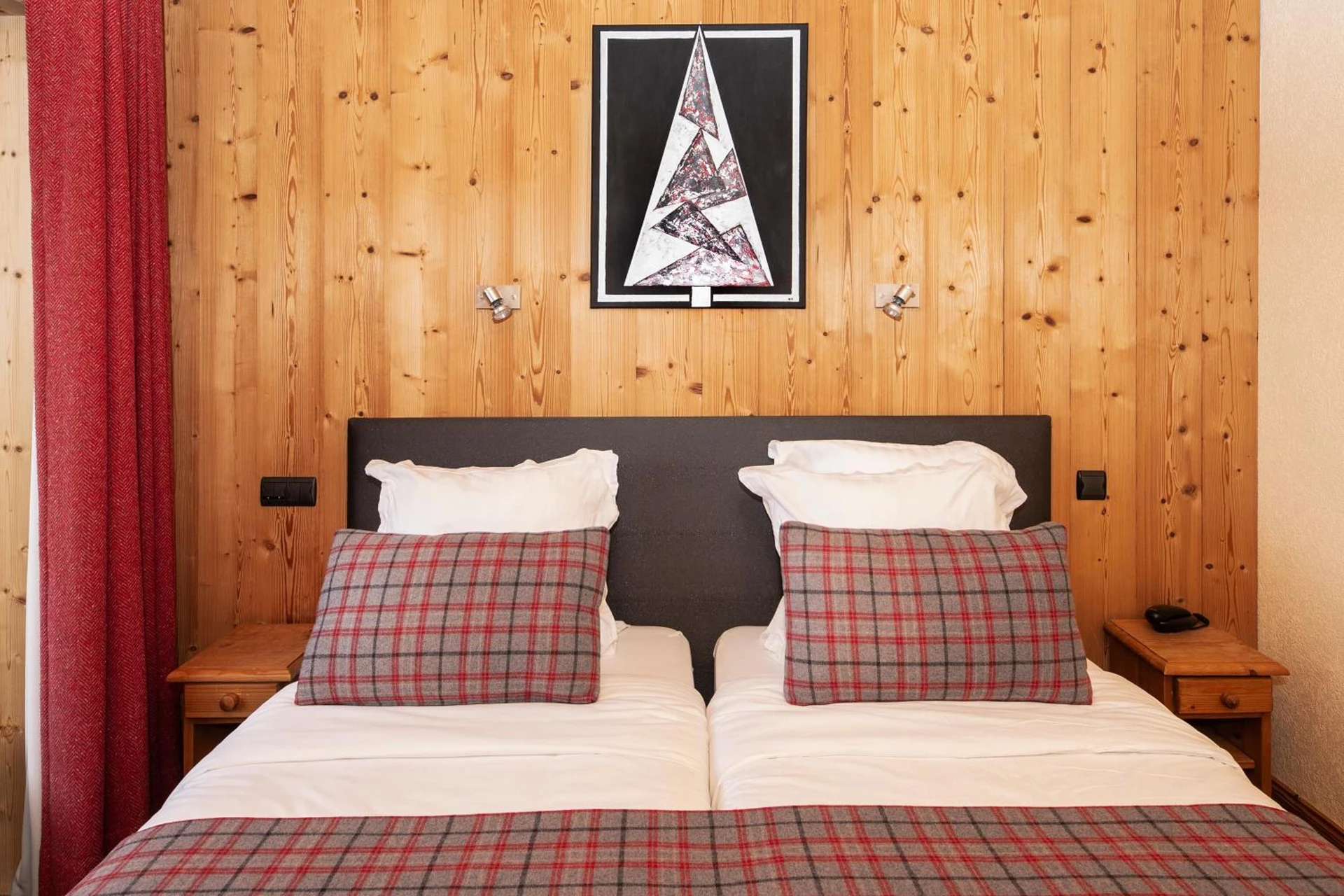 Chambre disponible pour un séminaire d'entreprise à Hôtel-Chalet Les Ecureuils Restaurant, Sauna & Spa Garage - Le Grand-Bornand