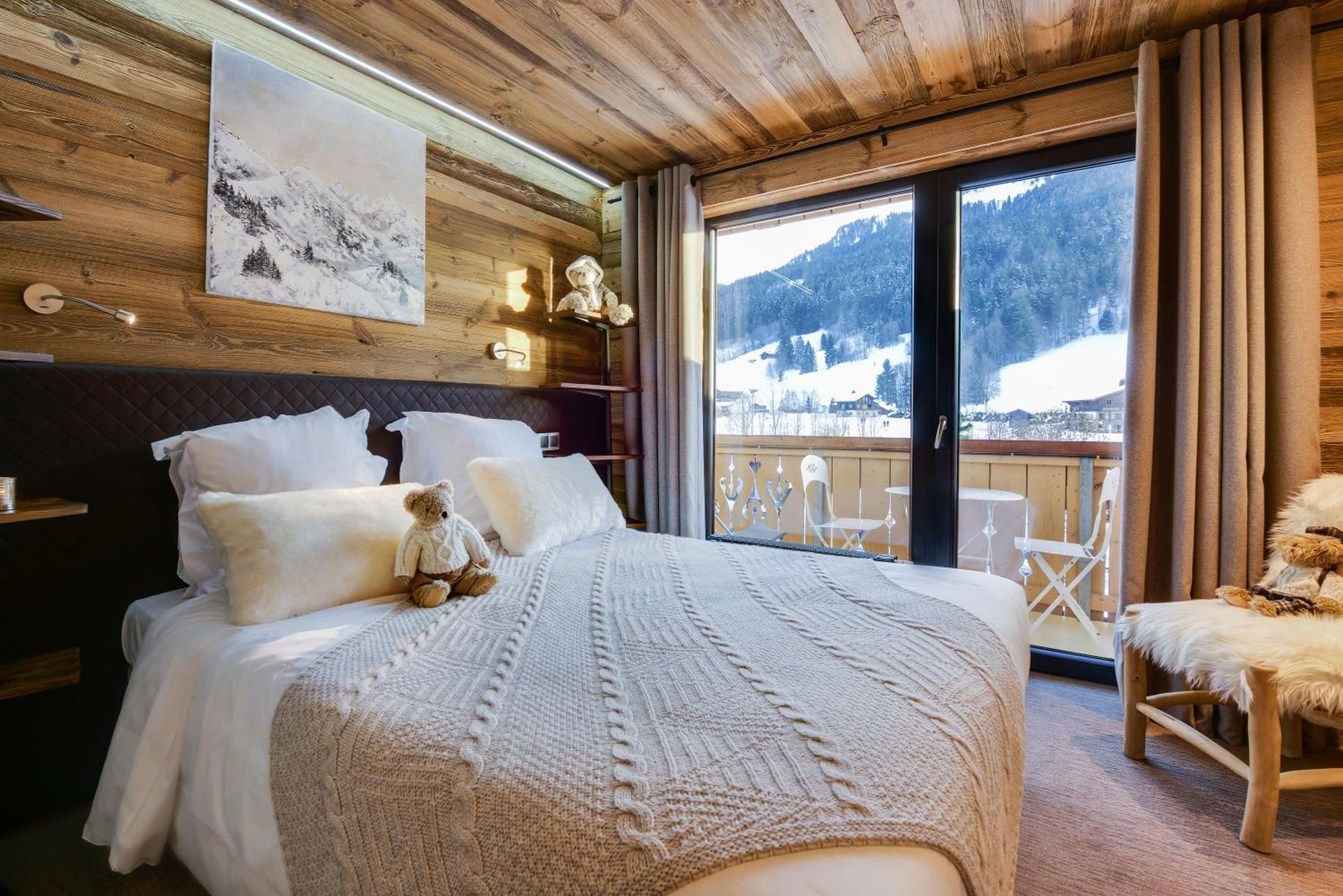 Magnifique chambre pour un séminaire d'entreprise à Hôtel-Chalet Les Ecureuils Restaurant, Sauna & Spa Garage - Le Grand-Bornand