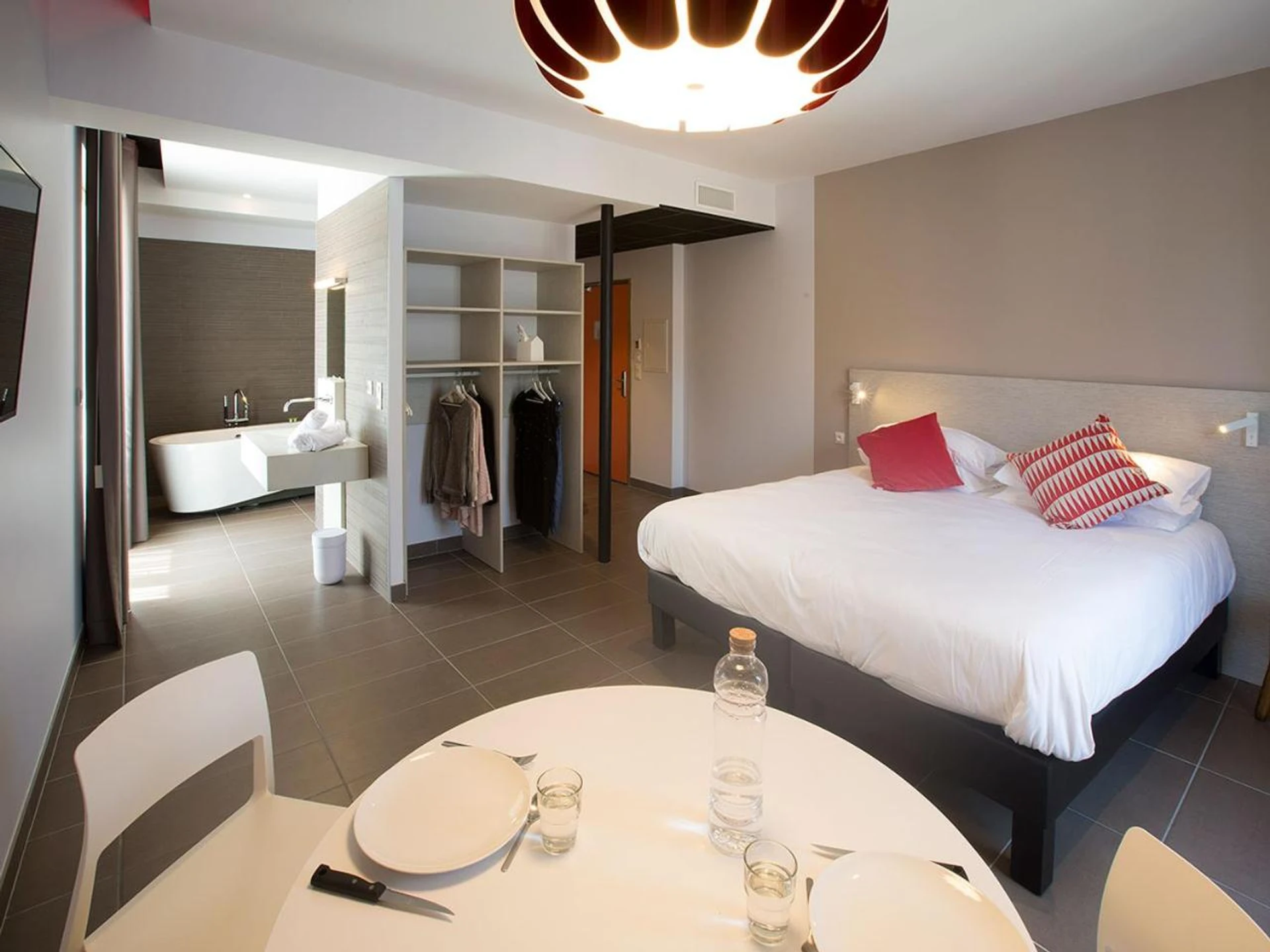 Chambre disponible pour un séminaire d'entreprise à Appart'hôtel Les Fleurines By Urban Style - Villefranche-de-Rouergue
