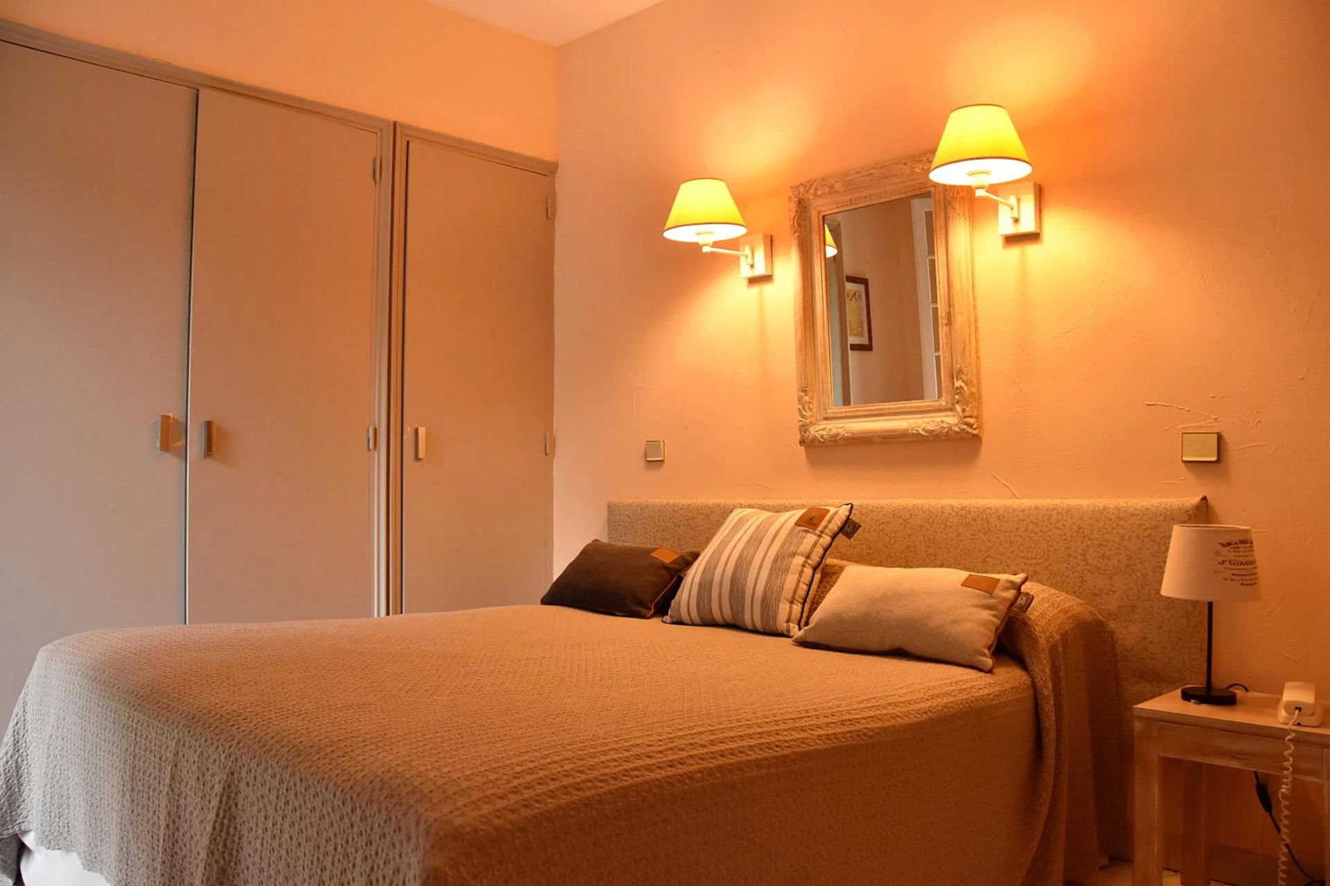 Chambre disponible pour un séminaire d'entreprise à Hotel Les Mazets Des Roches - Tarascon