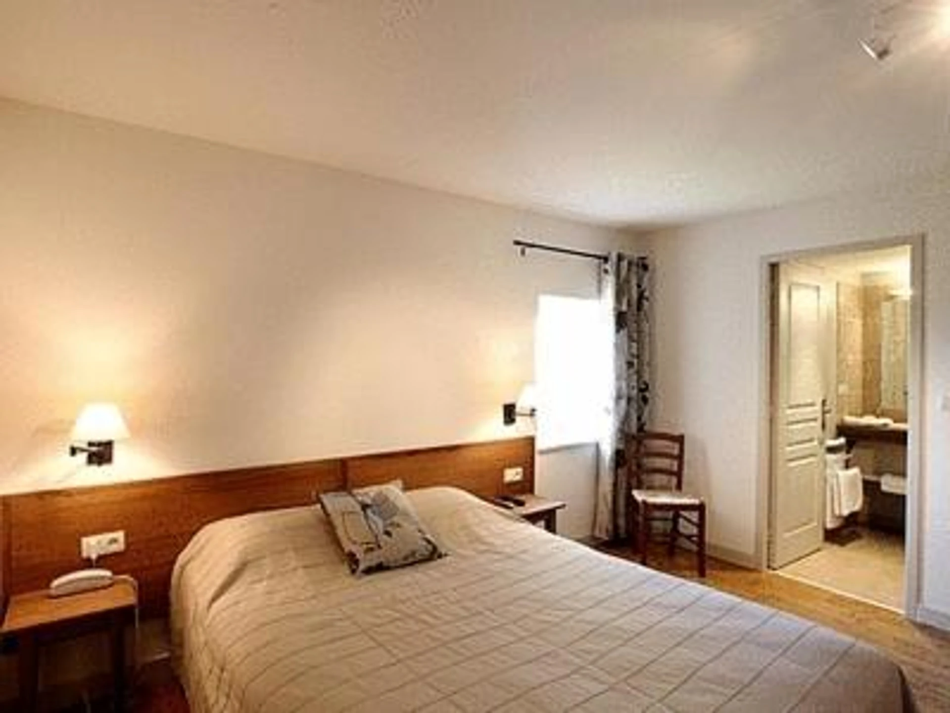 Chambre disponible pour un séminaire d'entreprise à Domaine Les Mejeonnes - Valaurie