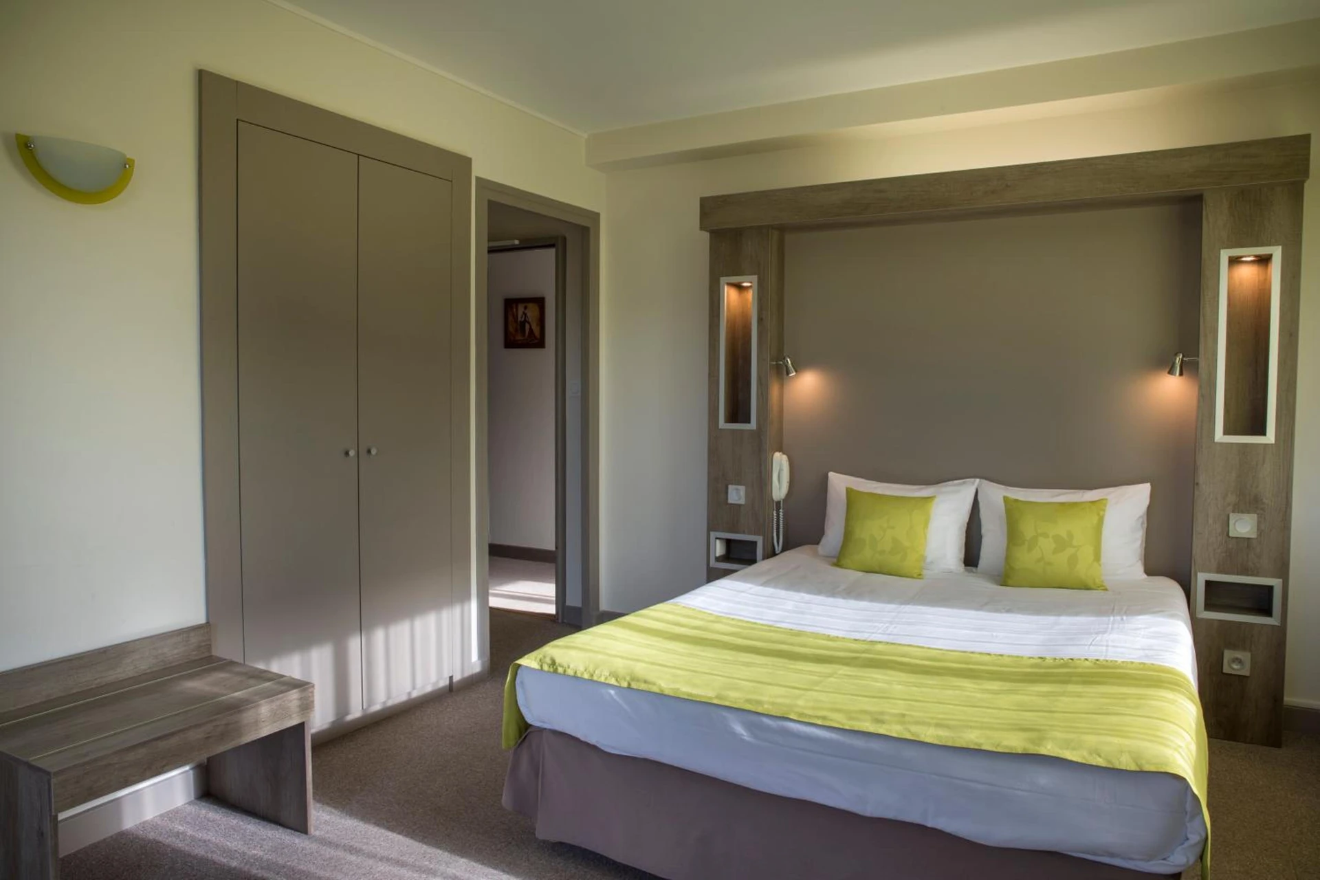 Magnifique chambre pour un séminaire d'entreprise à Hotel Les Mésanges - Saint-Martin-dʼUriage